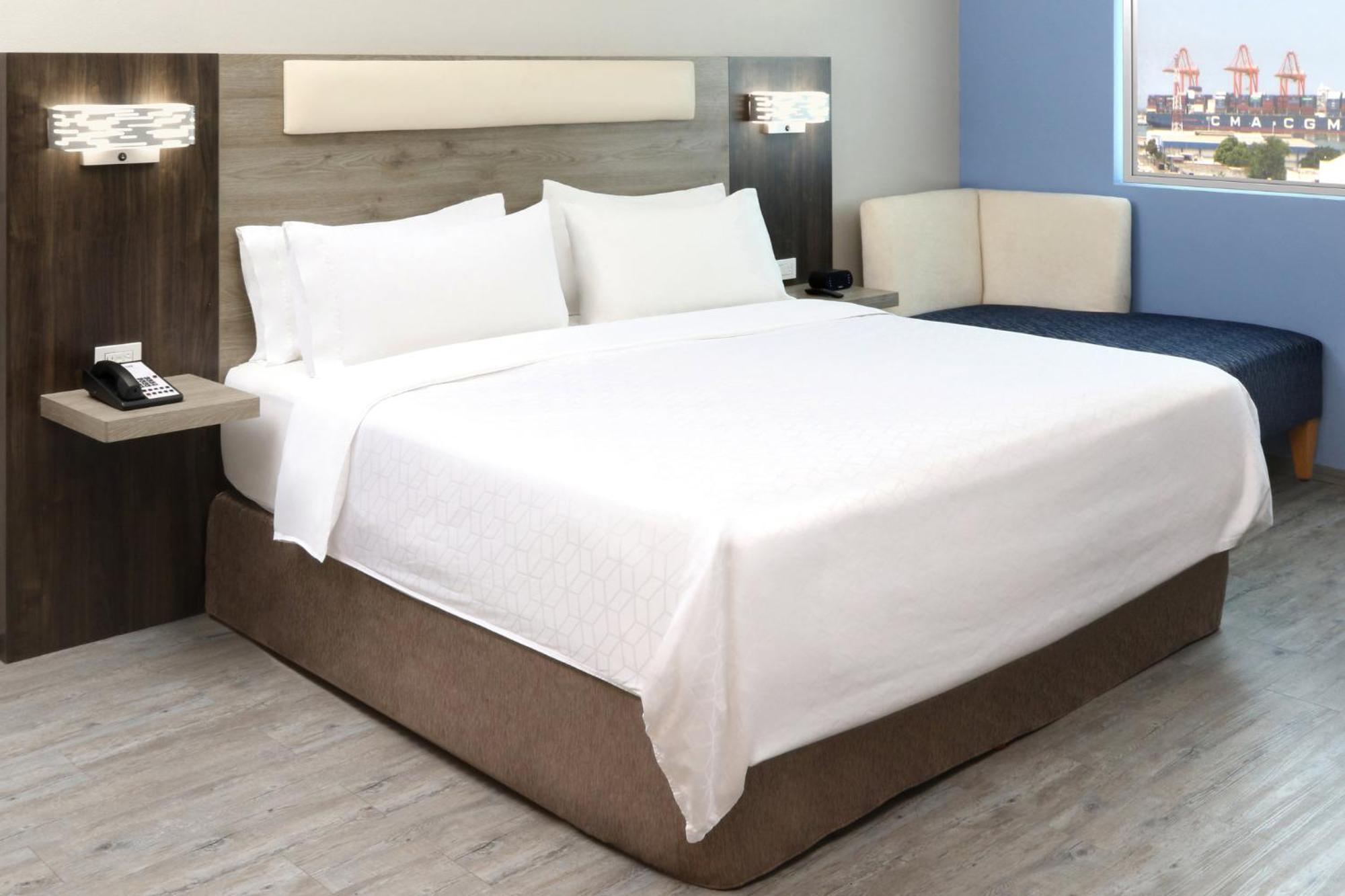 Express By Ihg Hotel Manzanillo