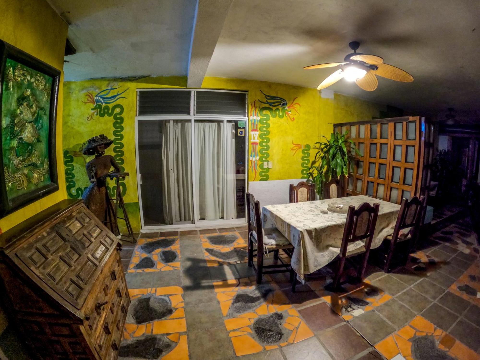 Bed & Breakfast Casa Artista Manzanillo