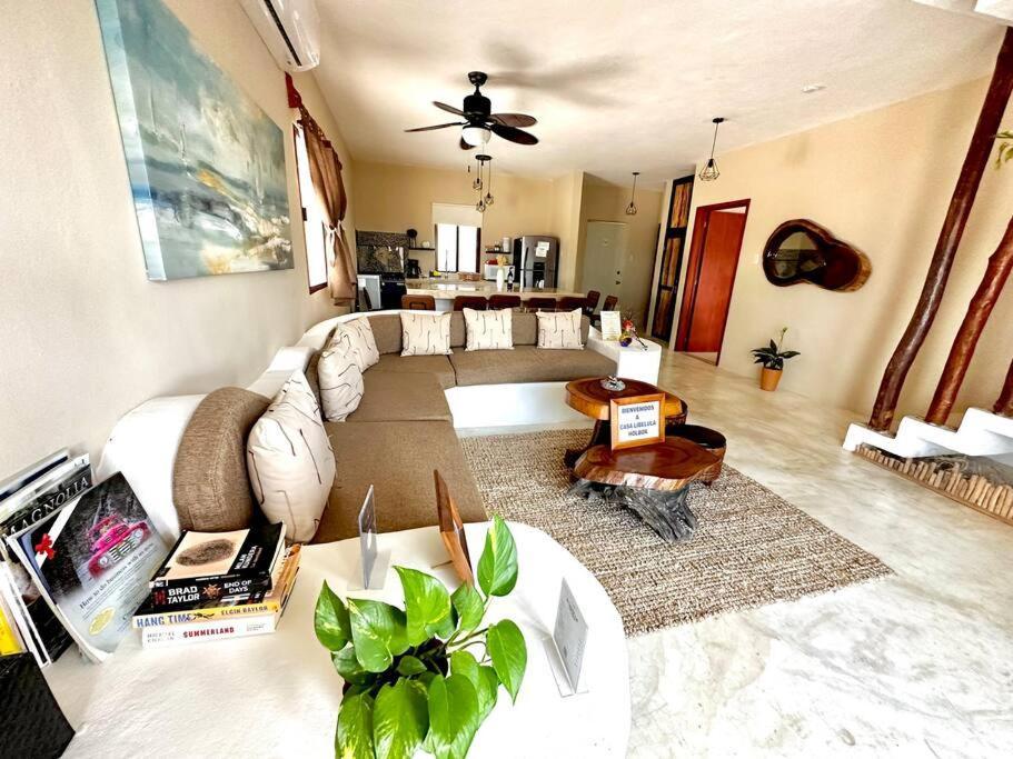 Casa Libelula Beachfront House *