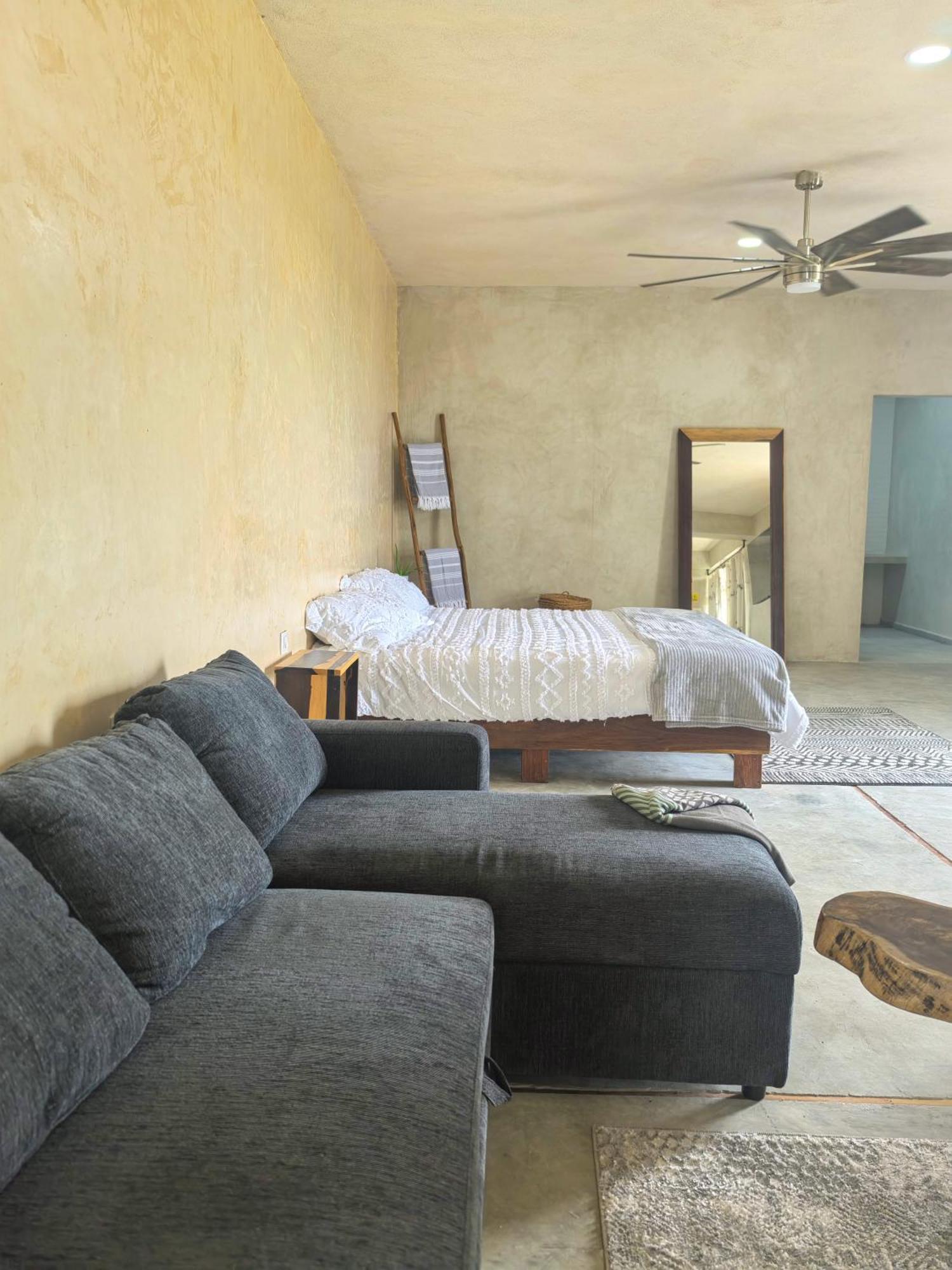 Hotel La Familia Casa And