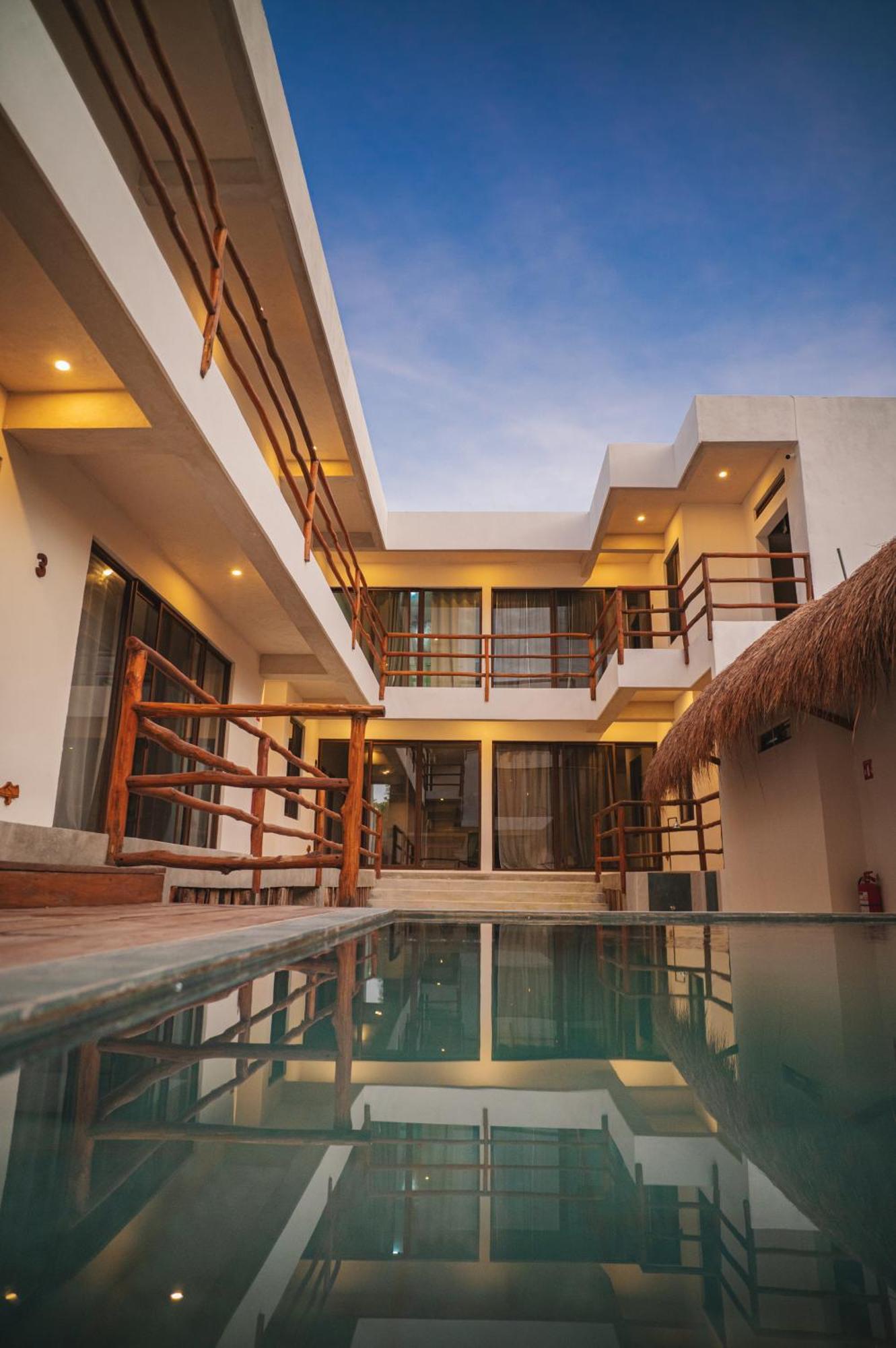 La Familia Casa And Hotel *