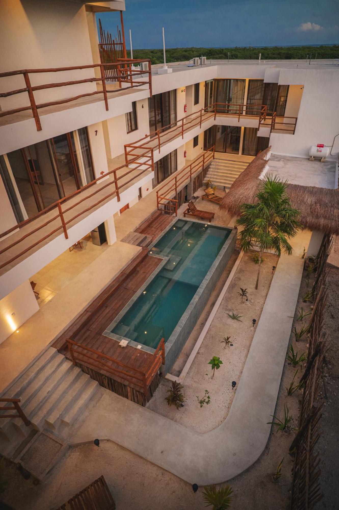 Hotel La Familia Casa And *