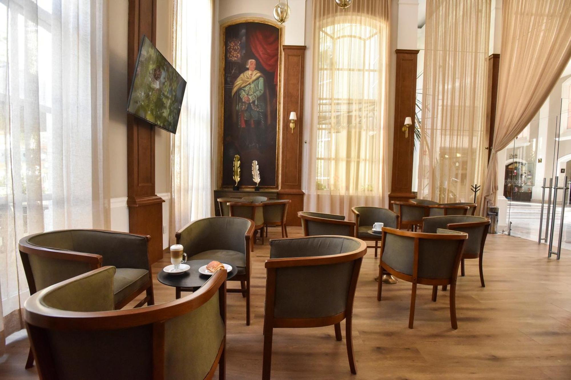 Plaza Camelinas Hotel