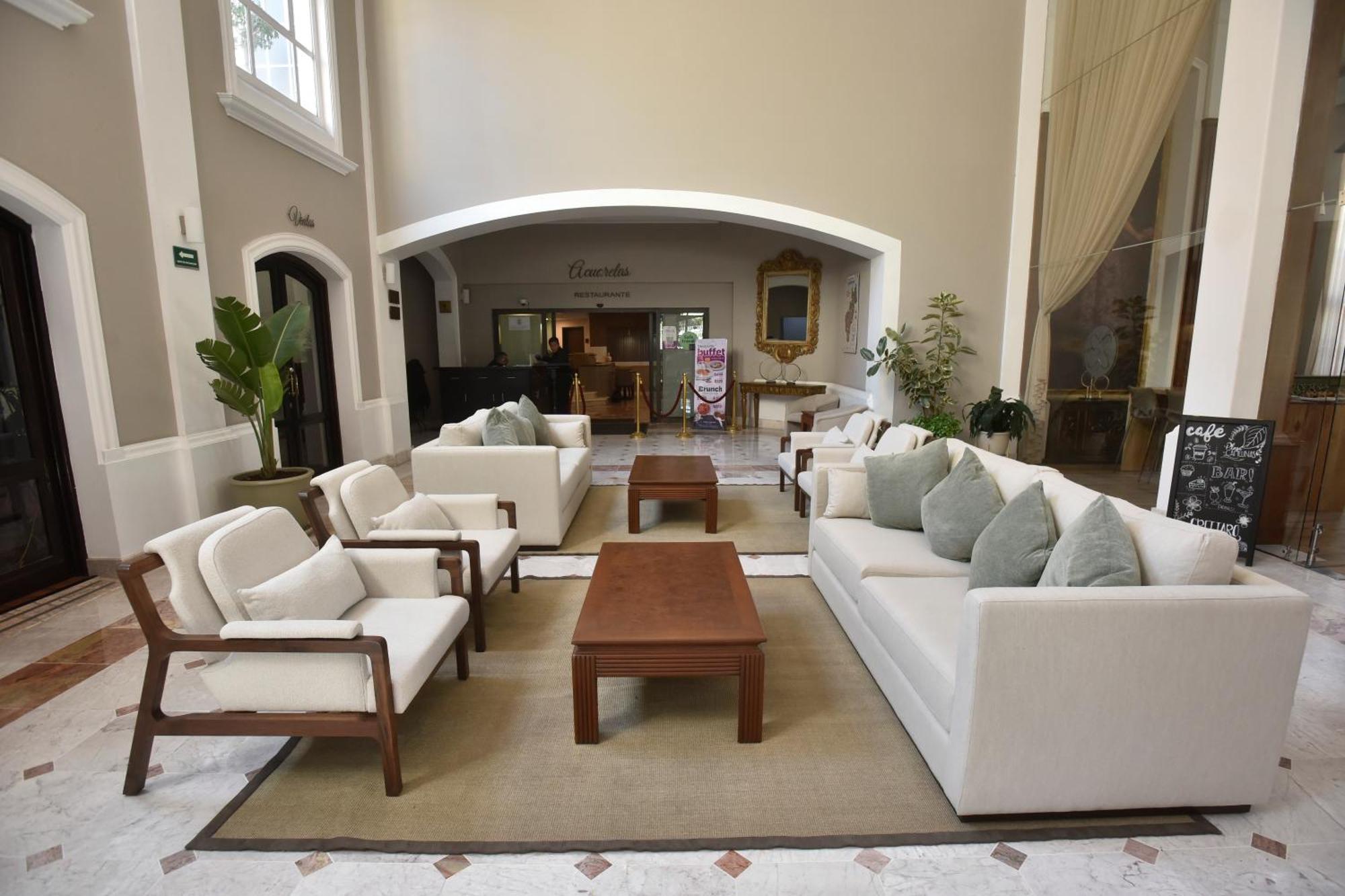 Hotel Plaza Camelinas