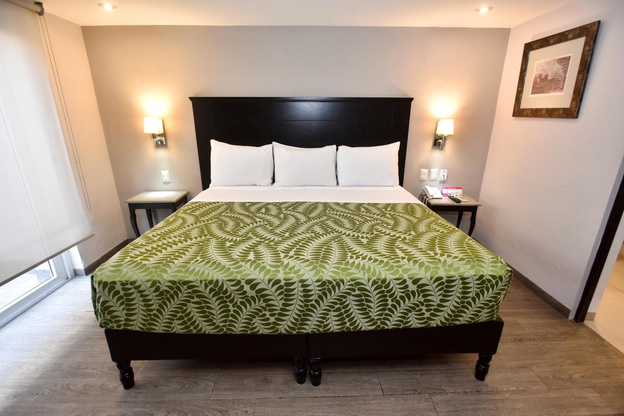 Plaza Camelinas Hotel 4*