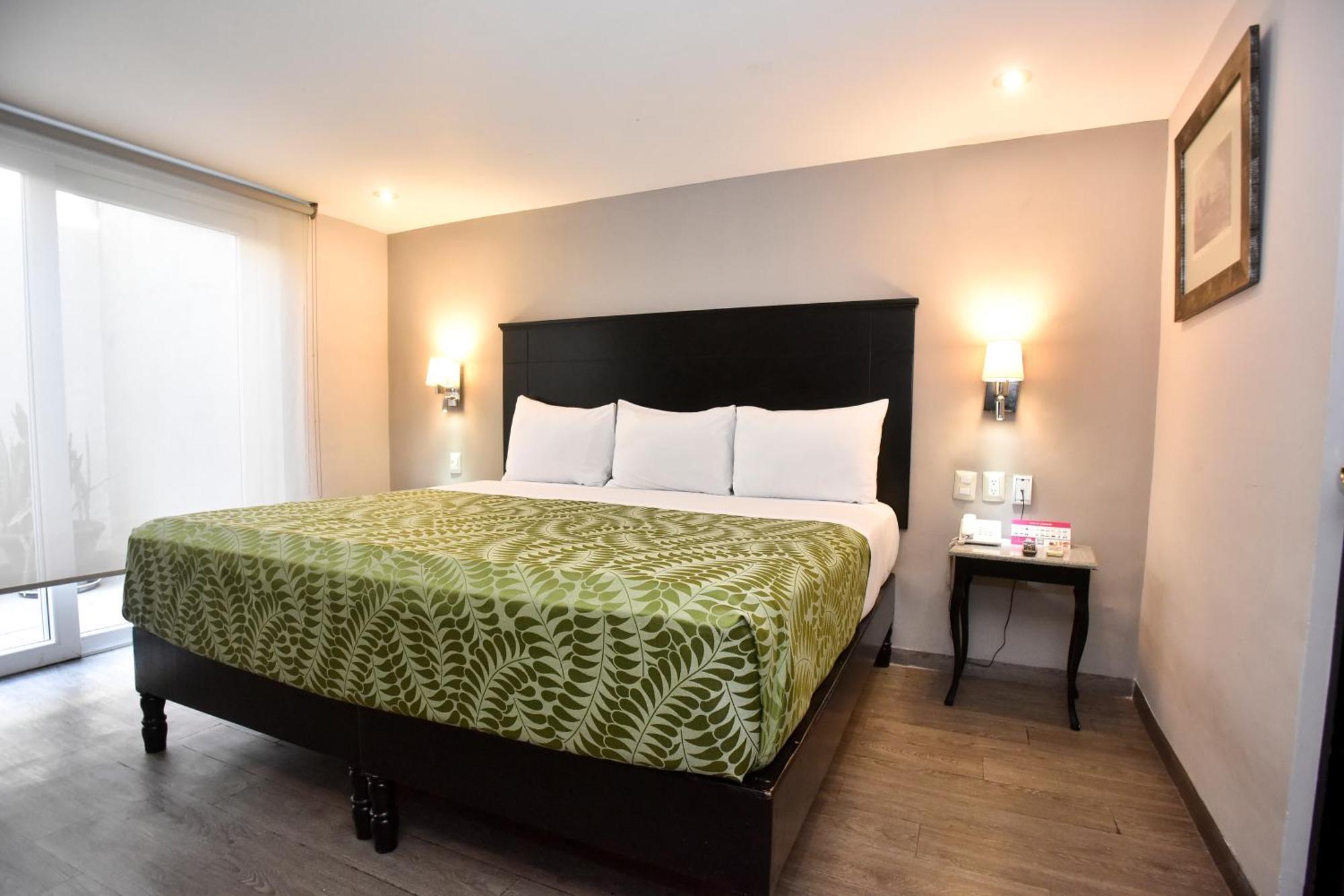 Hotel Plaza Camelinas Queretaro