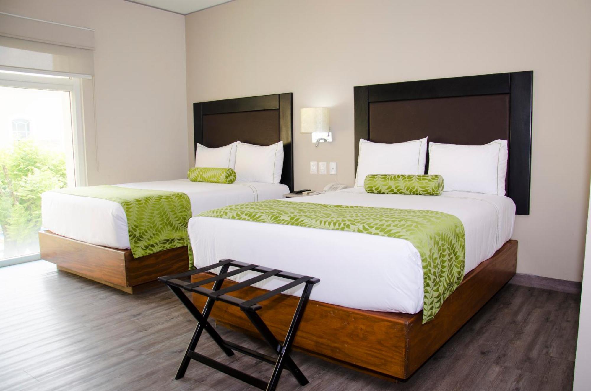 Hotel Plaza Camelinas 4*