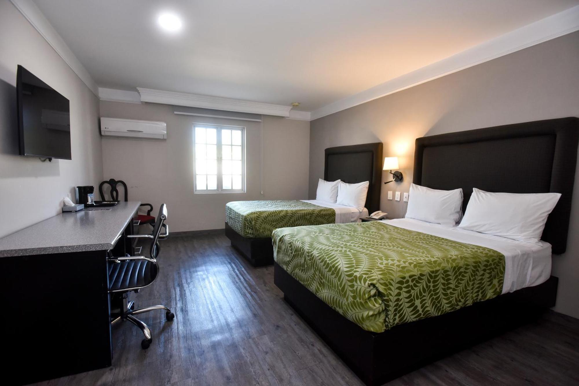 Plaza Camelinas 4* Queretaro