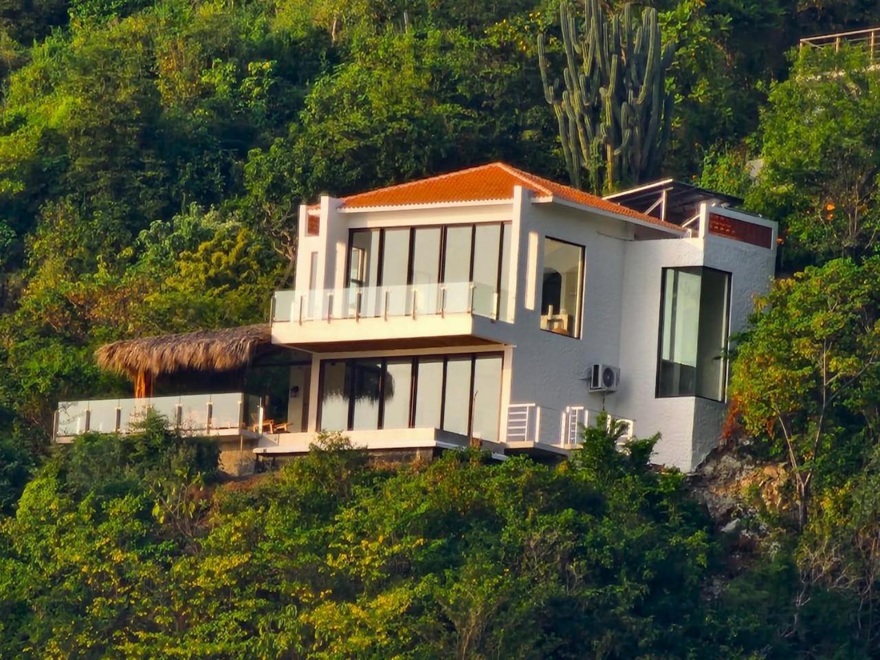 Exclusive Oceanfront Casa Di Luca Villa