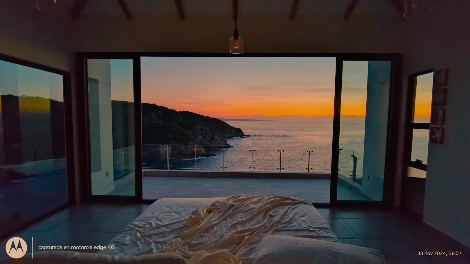 Exclusive Oceanfront Casa Di Luca Villa Estacahuite