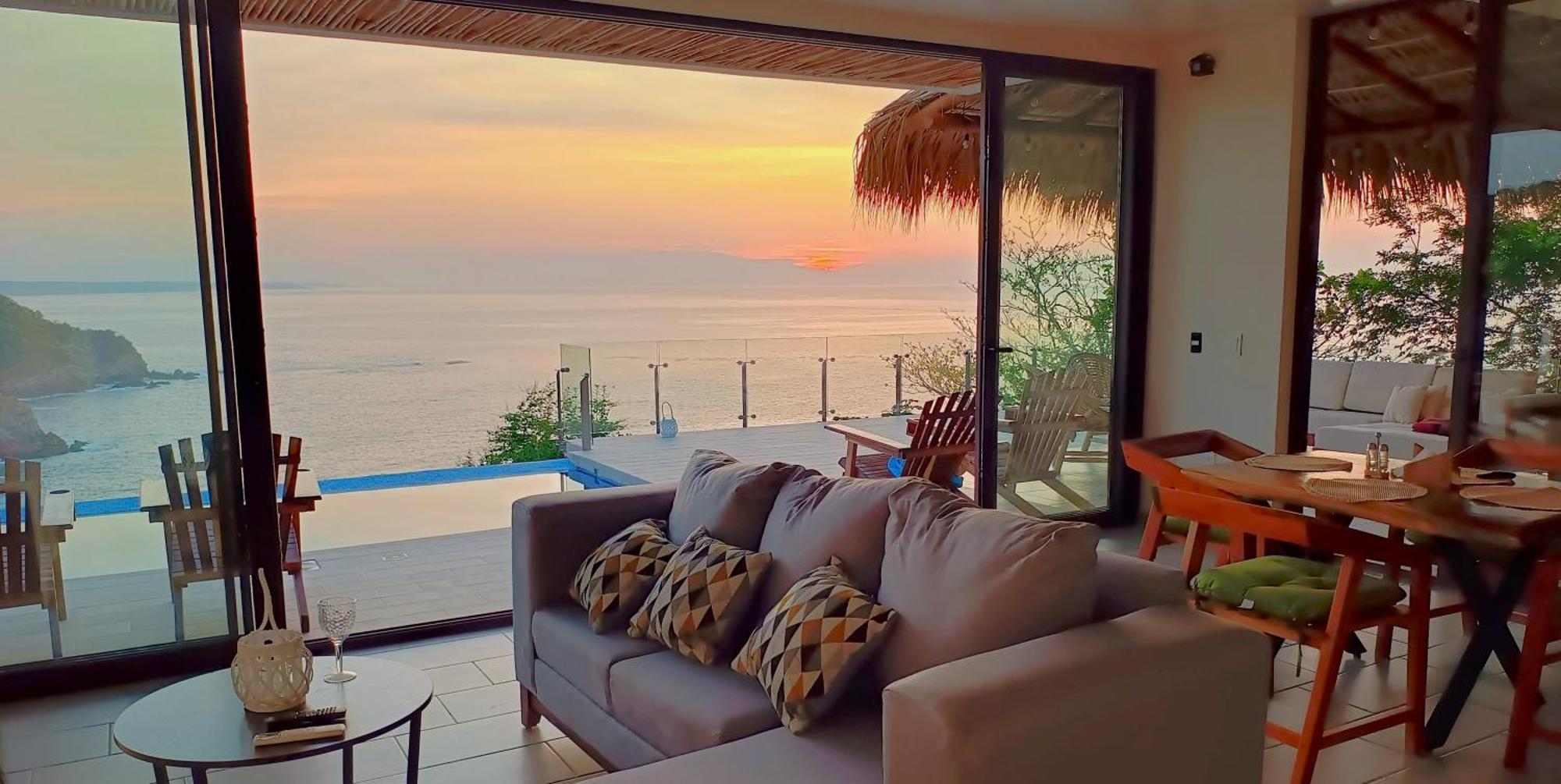 Exclusive Oceanfront Casa Di Luca Estacahuite
