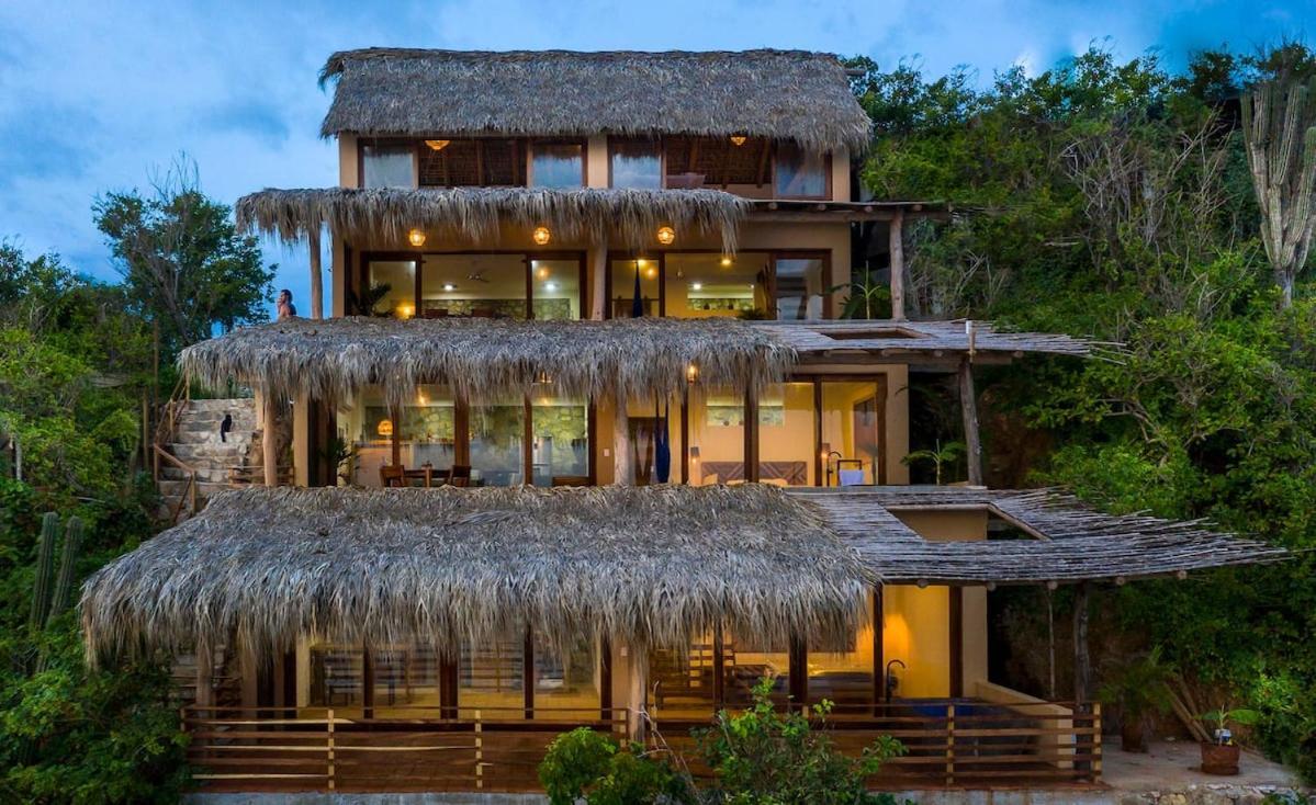 Lazuli Cielo - Beachfront Loft Apartment *