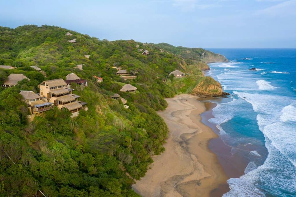 Lazuli Cielo - Beachfront Loft Apartment
