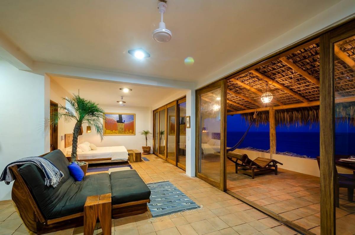 Lazuli Cielo - Beachfront Loft