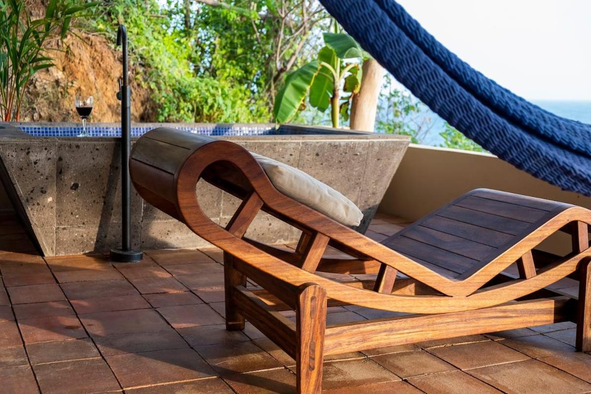Lazuli Cielo - Beachfront Loft Apartment *