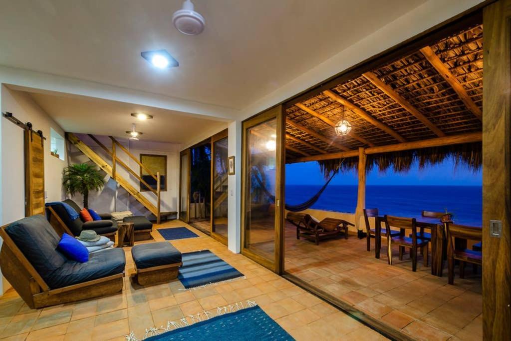 Lazuli Cielo - Beachfront Loft