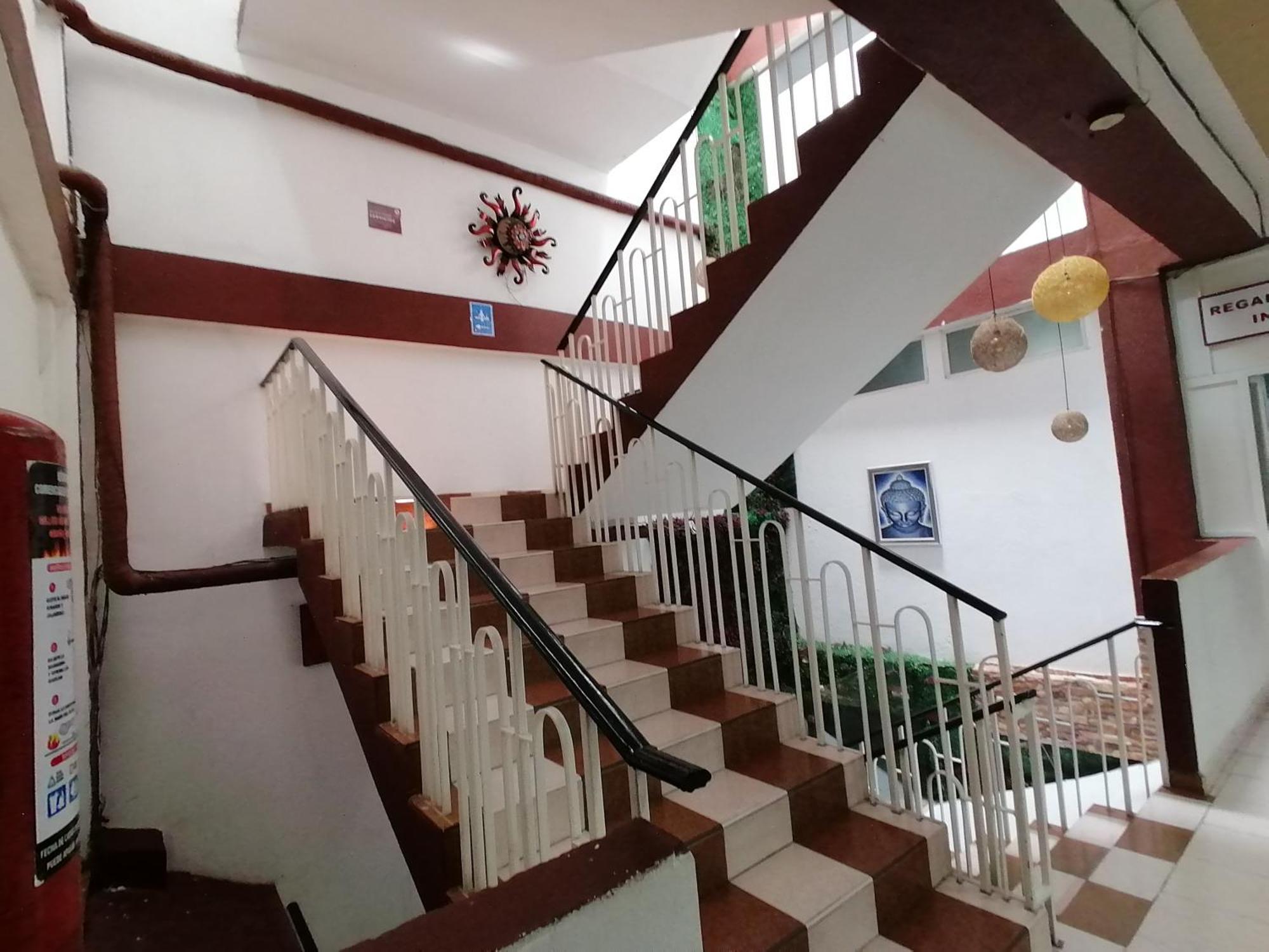Y Vapor Plaza Hotel