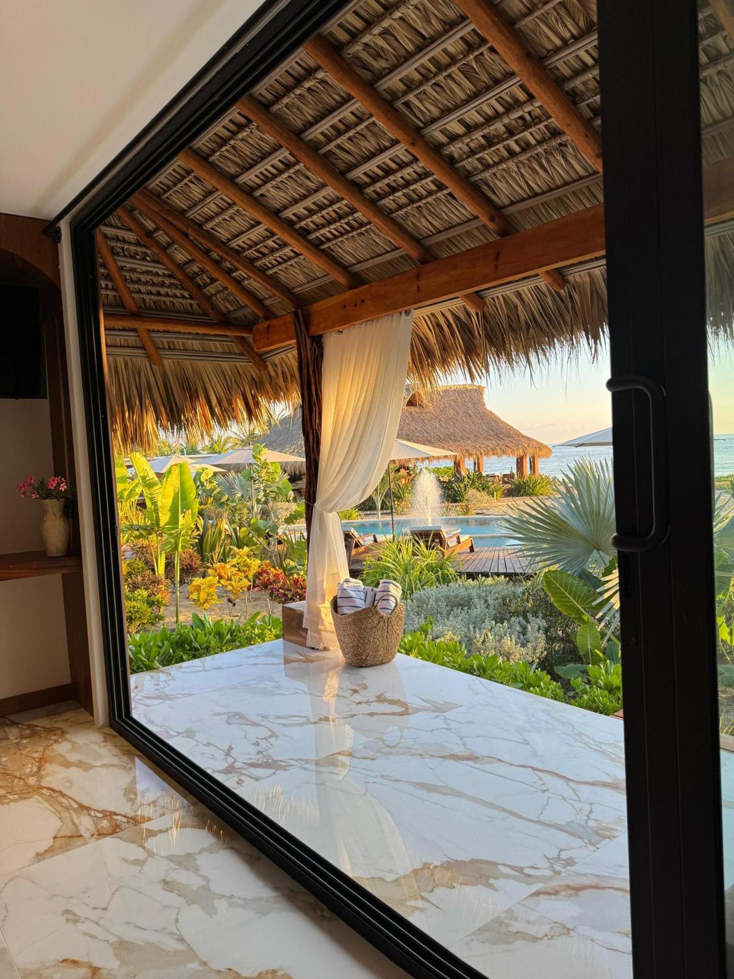 Lu Vee Oasis Hotel 4*