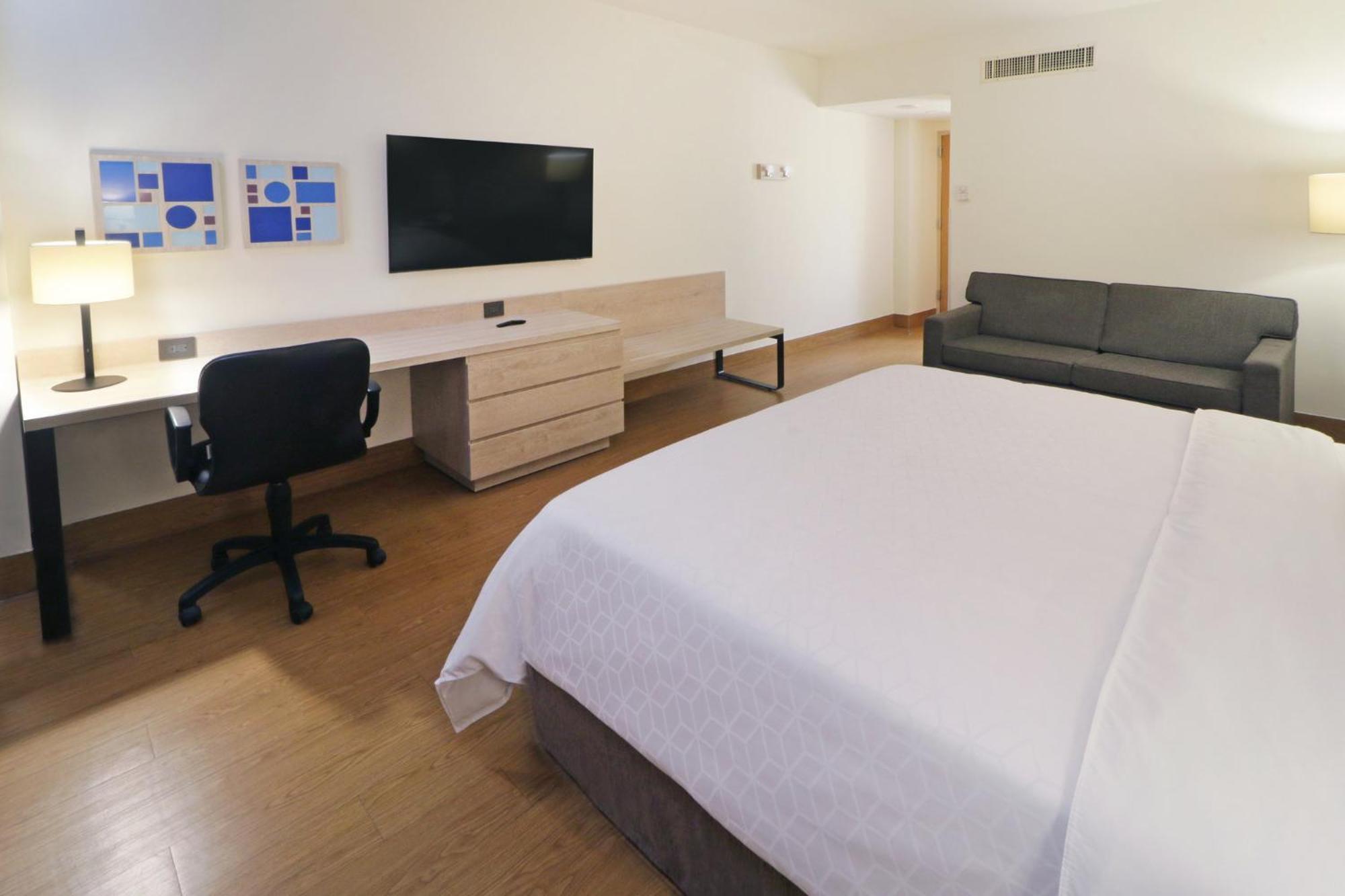 Hotel Express Galerias-san Jeronimo By Ihg