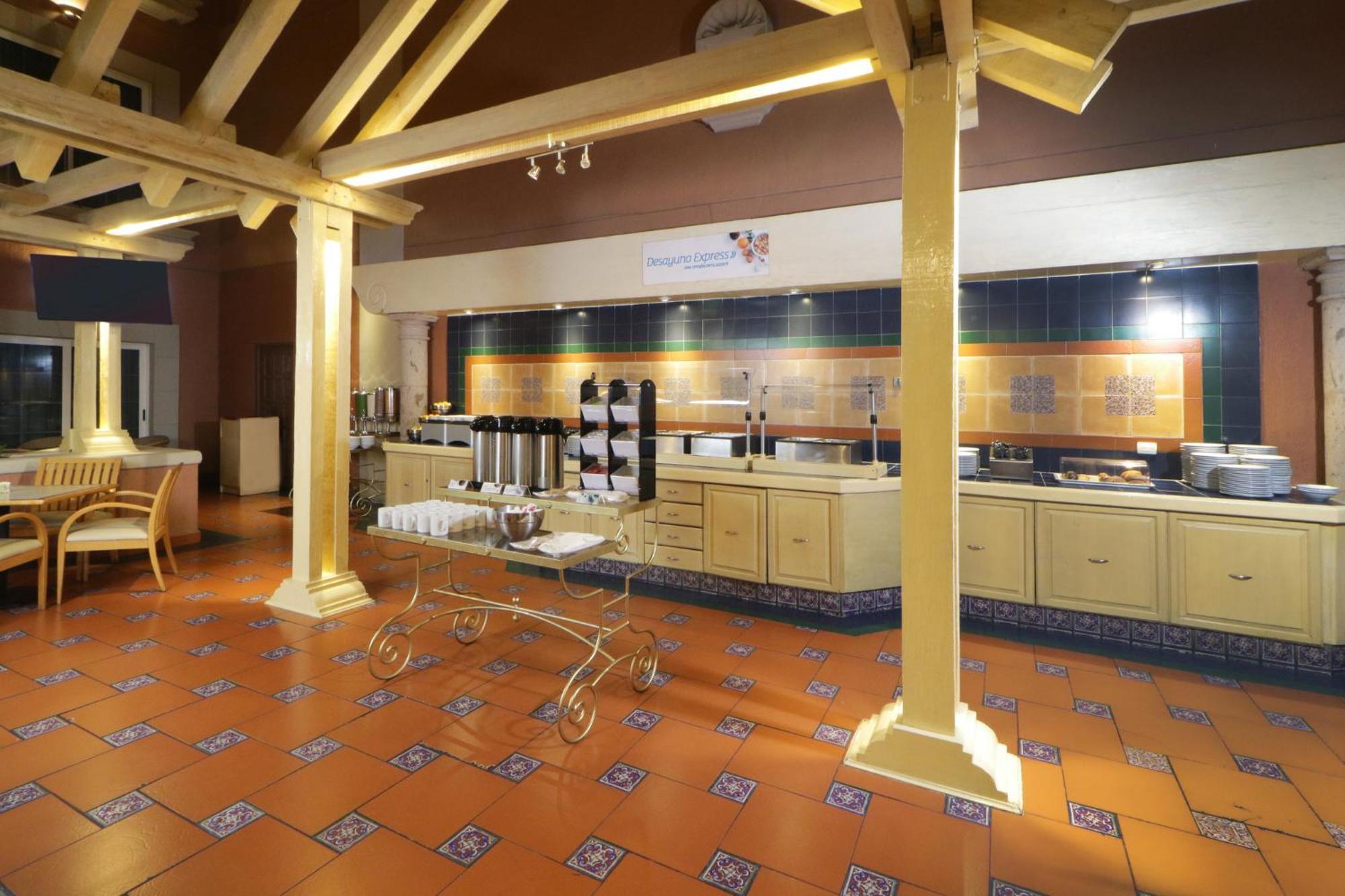 Express Galerias-san Jeronimo By Ihg