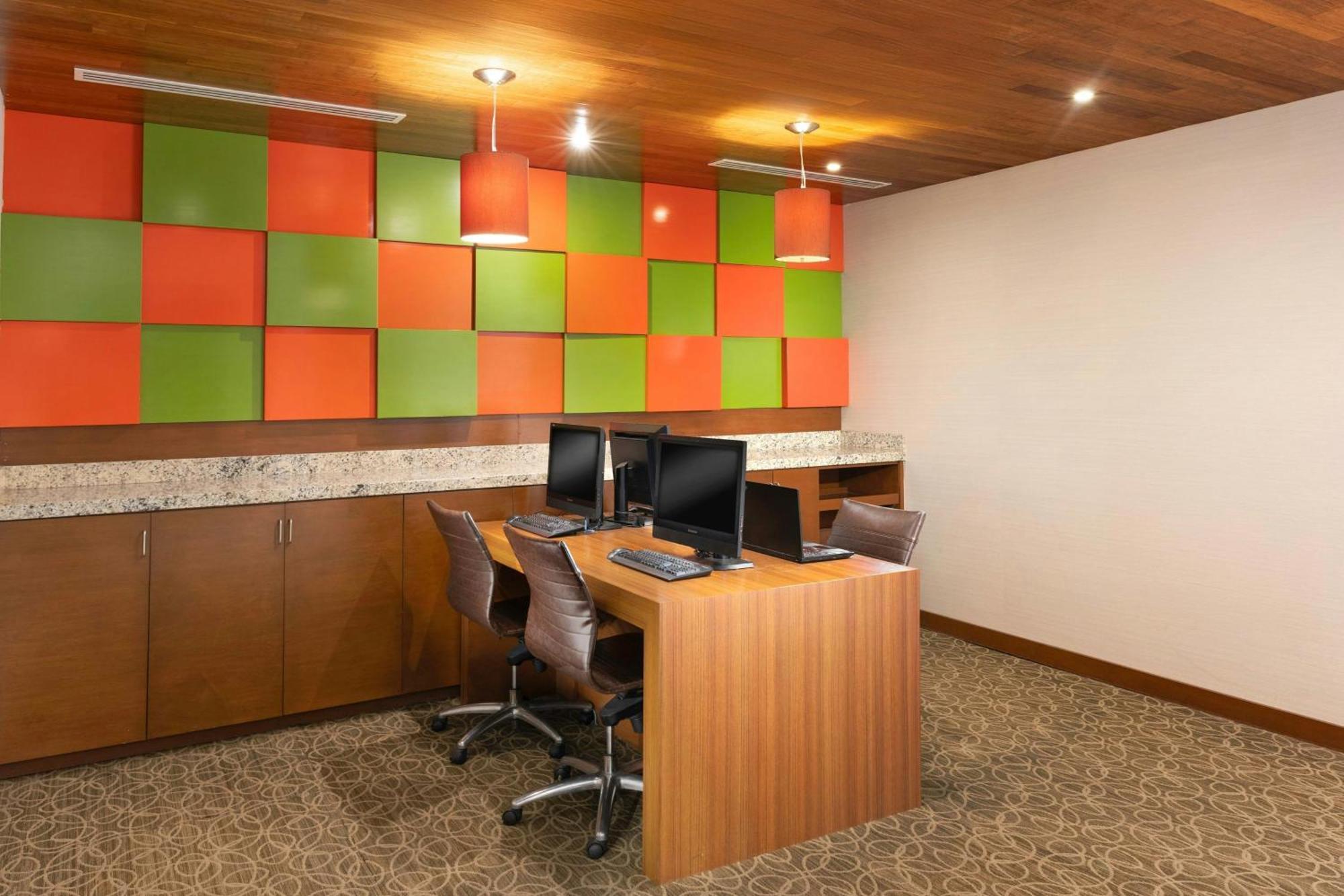 Courtyard By Marriott Baja California Sur