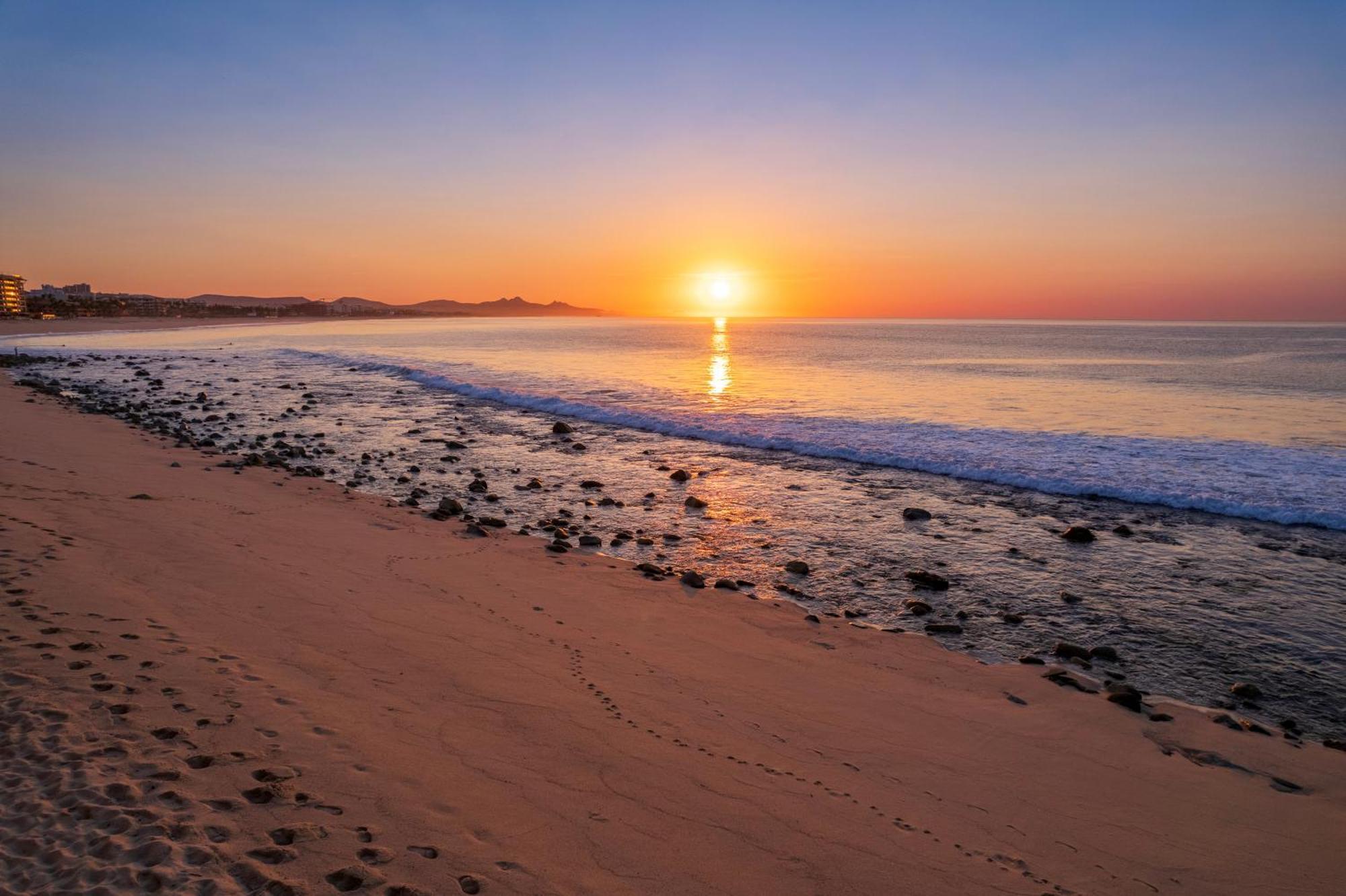 Cabo Break Hotel