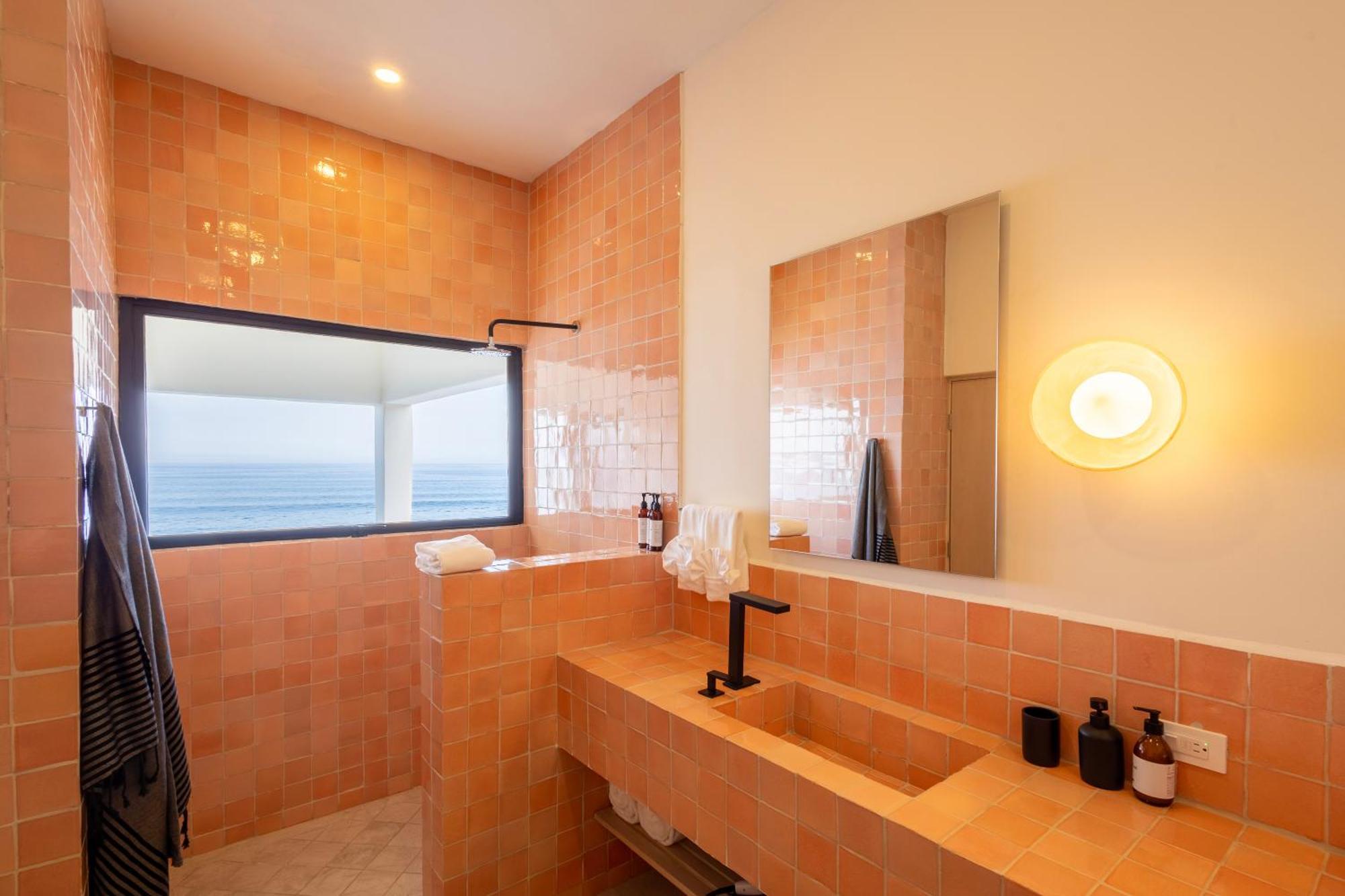 Cabo Break Hotel
