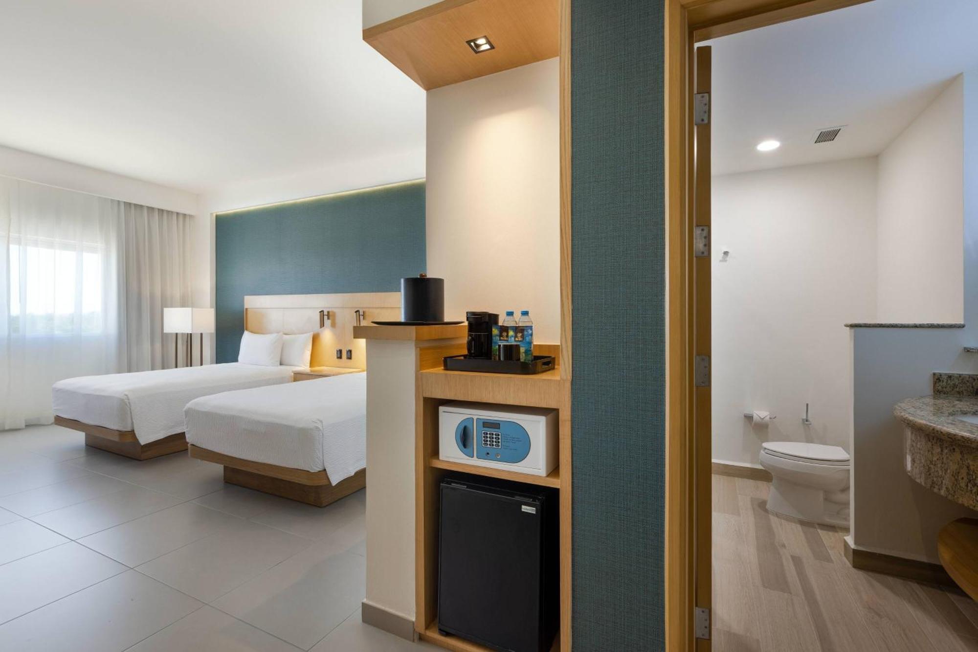 Courtyard By Marriott Cancun Airport