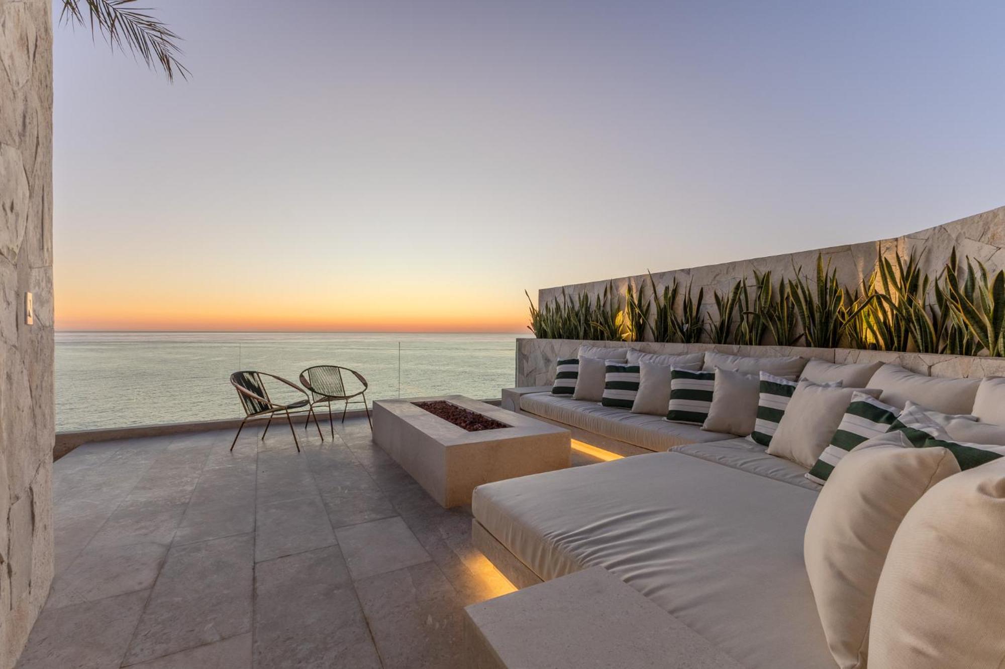 New Stunning Villa, Full Staff, Gym And Has Its Own Private Swimmable