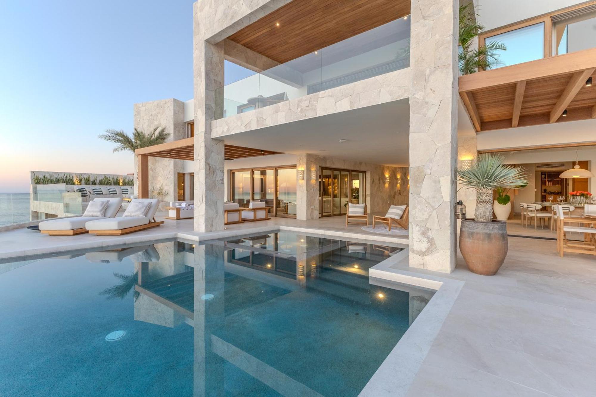 Villa New Stunning Villa, Full Staff, Gym And Has Its Own Private Swimmable *