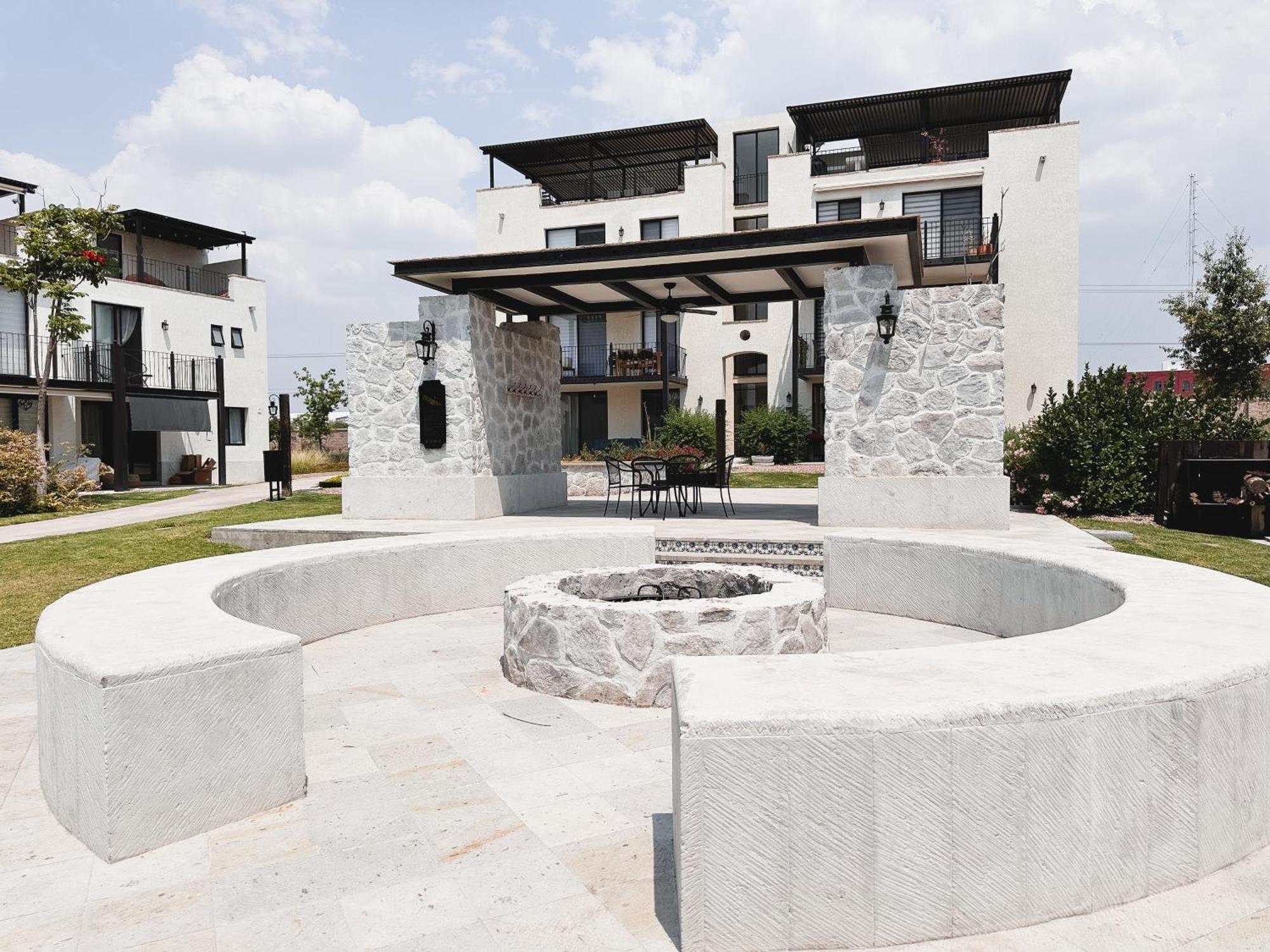 3bedrooms-5 Min Downtown-wifi-pool-jacuzzi-parking