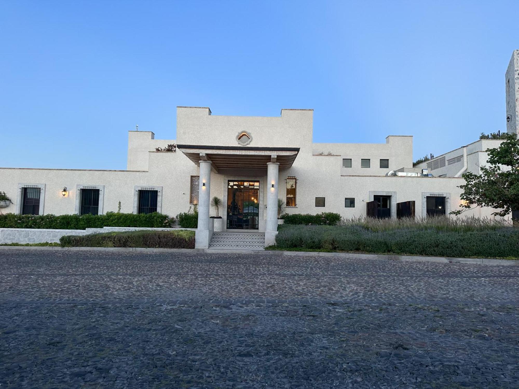 Holiday home 3bedrooms-5 Min Downtown-wifi-pool-jacuzzi-parking