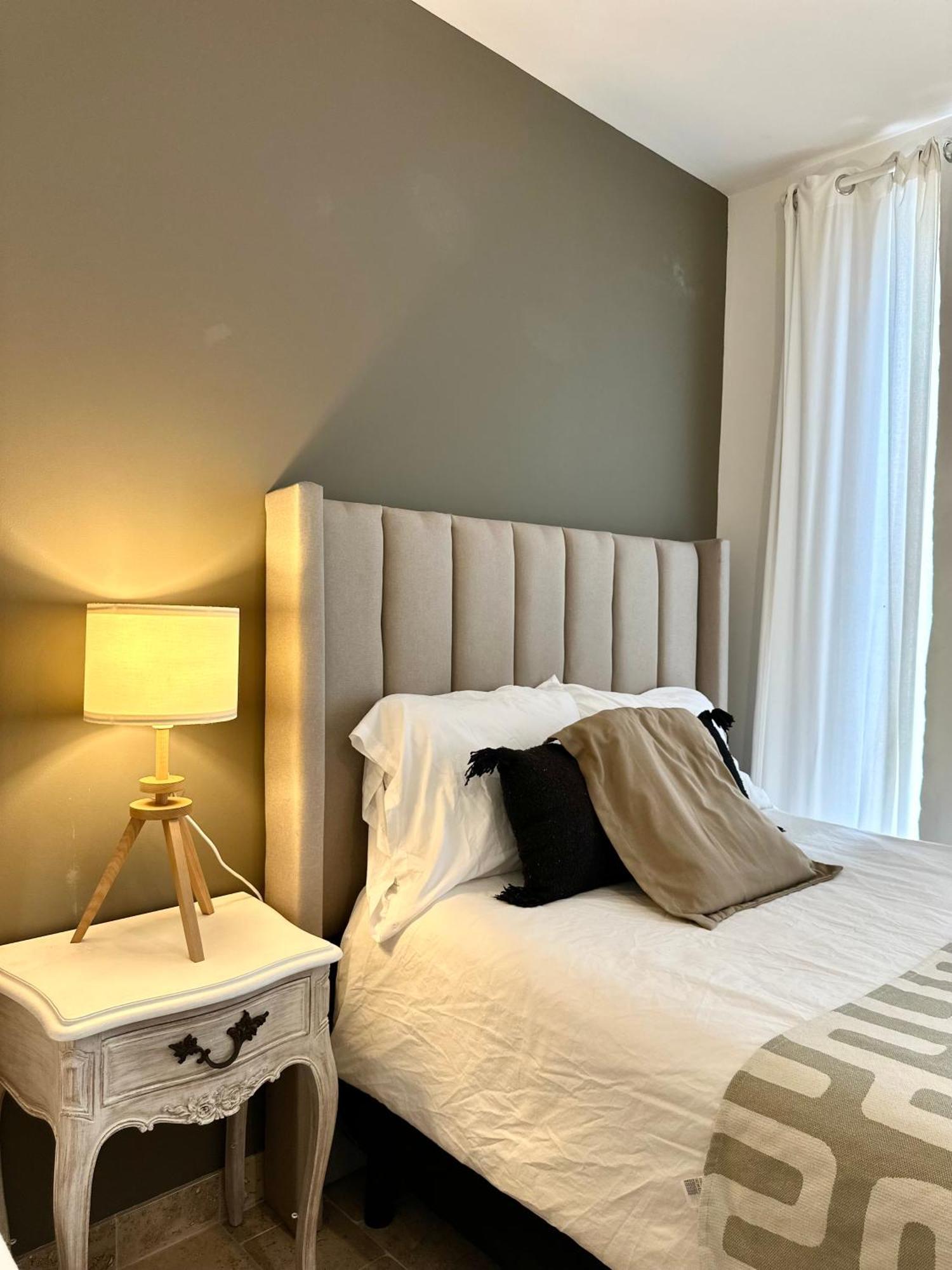 Holiday home 3bedrooms-5 Min Downtown-wifi-pool-jacuzzi-parking