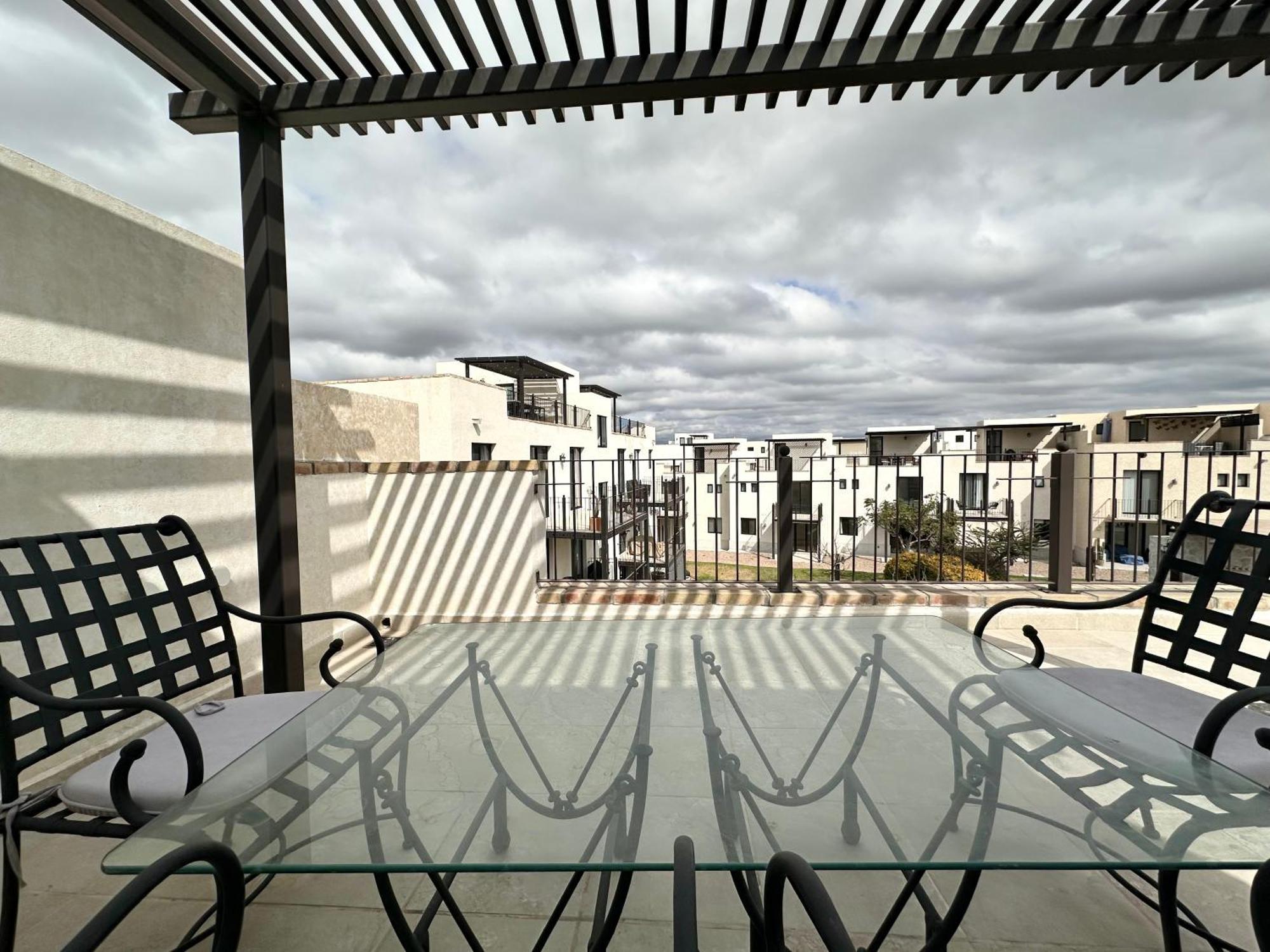 3bedrooms-5 Min Downtown-wifi-pool-jacuzzi-parking *