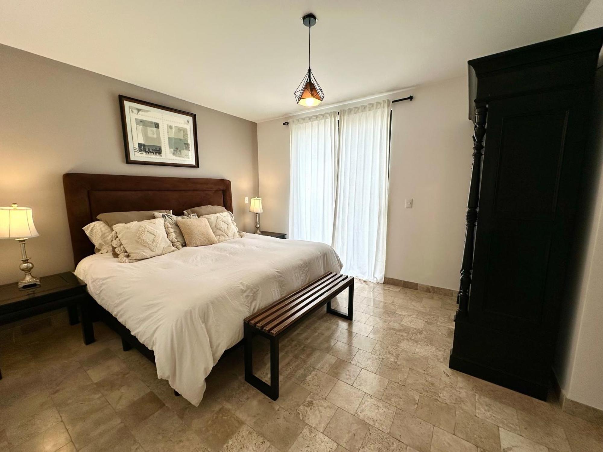 Holiday home 3bedrooms-5 Min Downtown-wifi-pool-jacuzzi-parking *