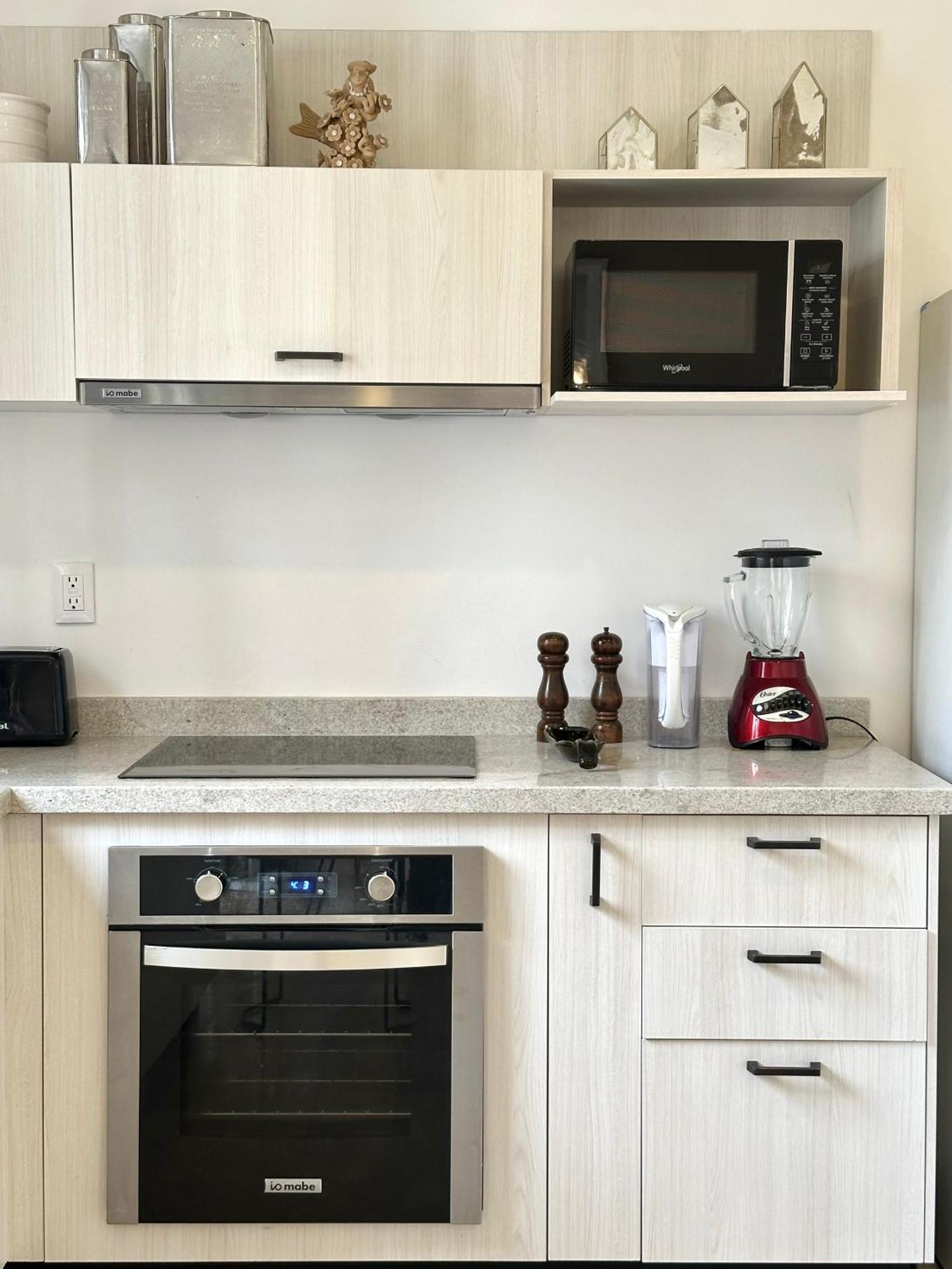 3bedrooms-5 Min Downtown-wifi-pool-jacuzzi-parking *