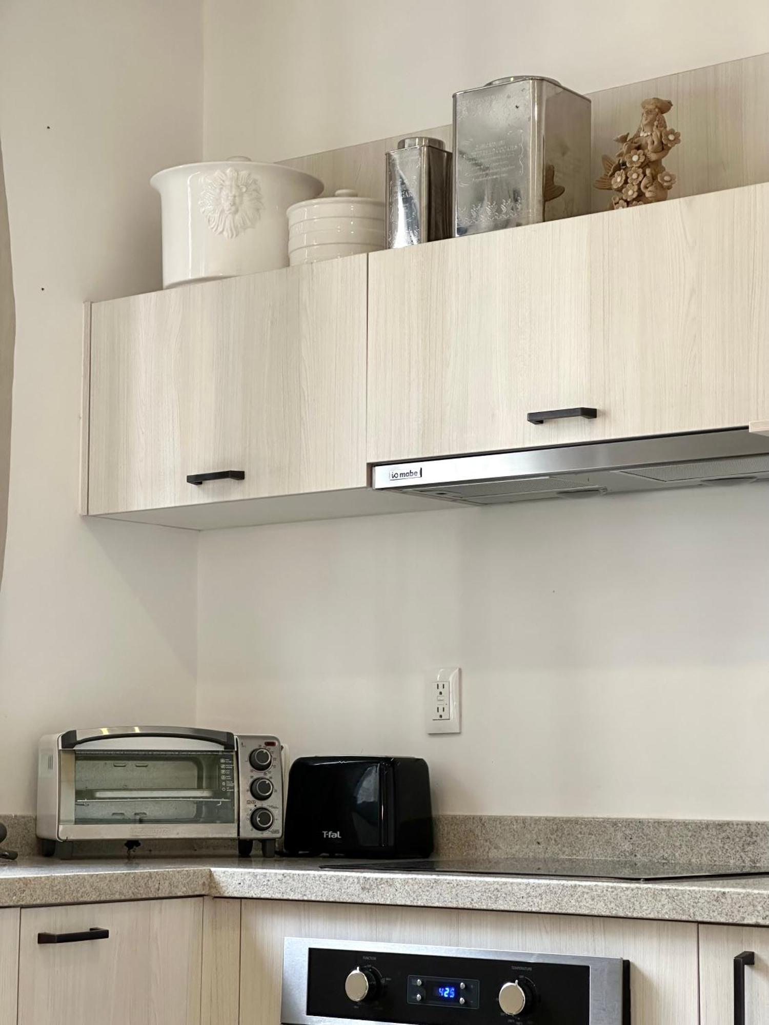 3bedrooms-5 Min Downtown-wifi-pool-jacuzzi-parking Holiday home