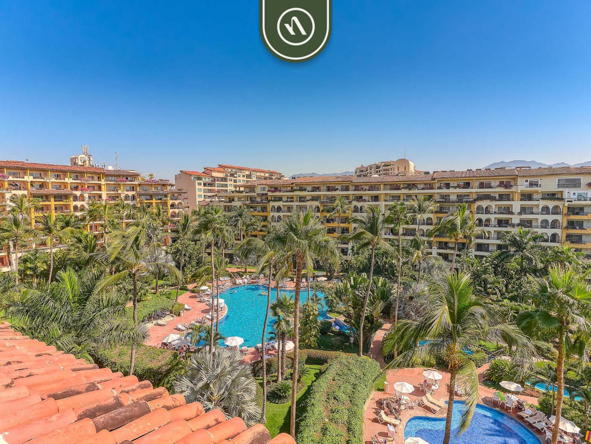 Beachfront 3 Bedroom With Pools - Beachclub Puerto Vallarta