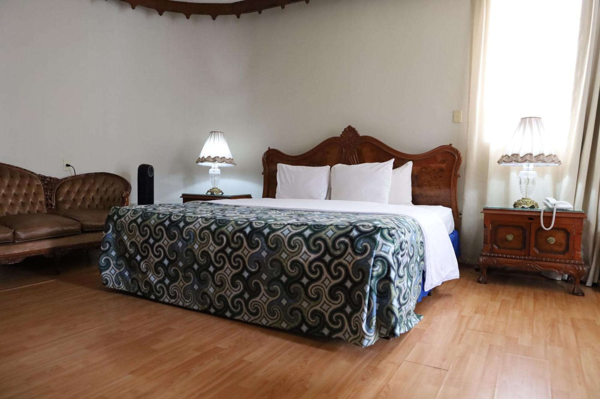 Aristos Hotel