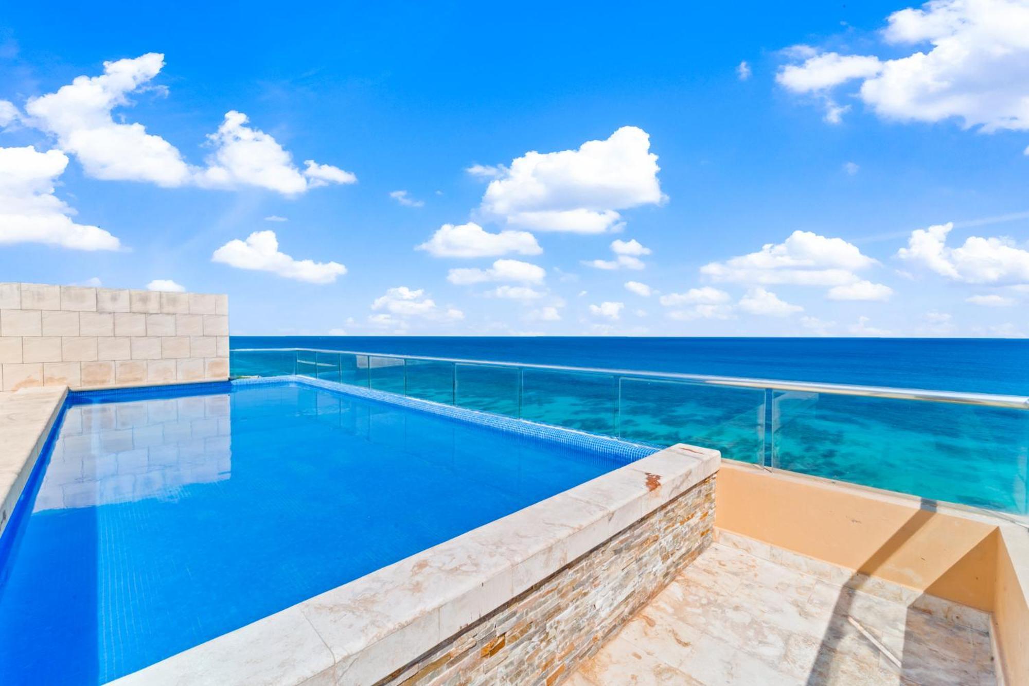 360 Views, Waterfront Penthouse, Rooftop Pool Apartment *