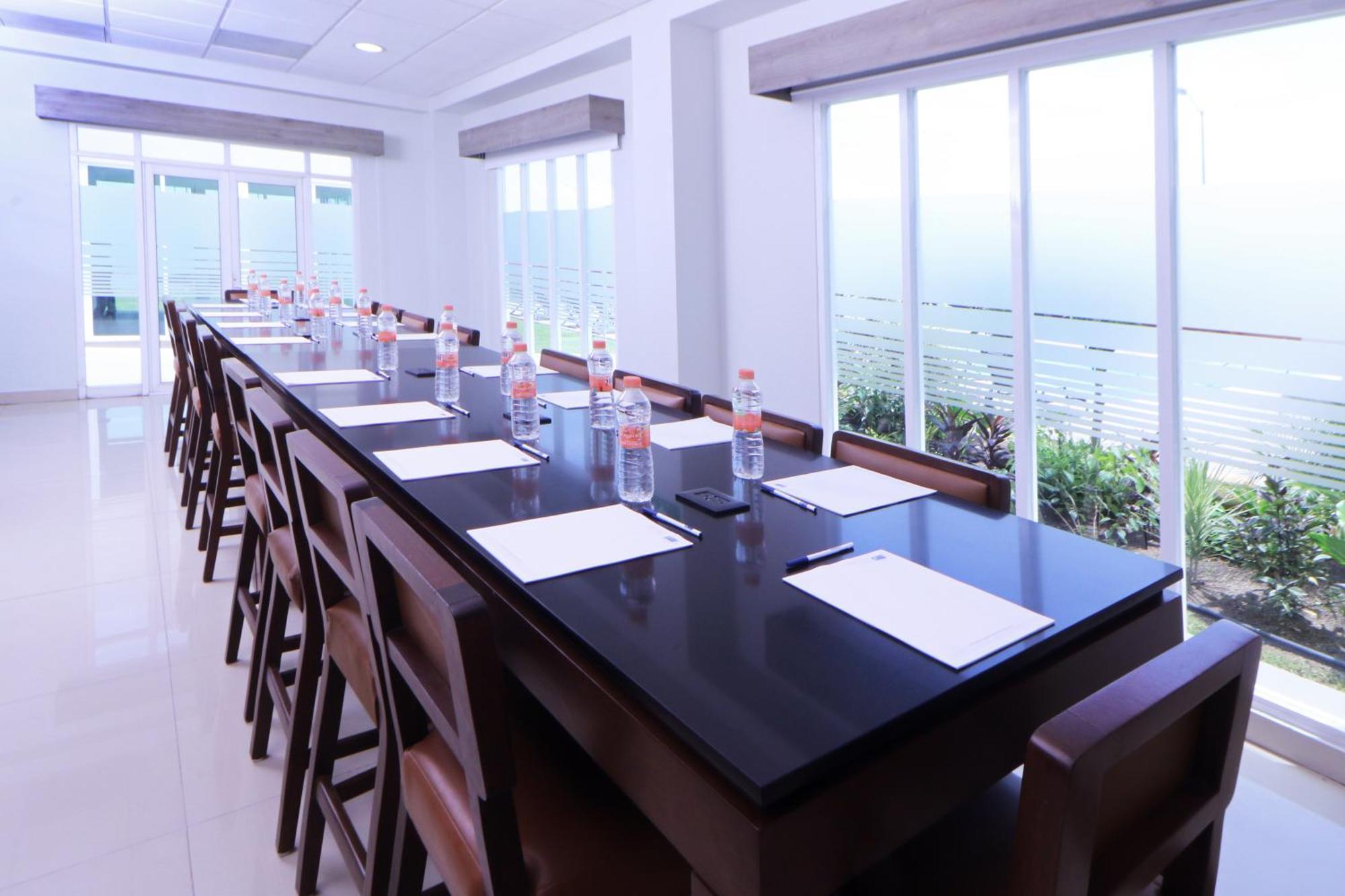 Express By Ihg Hotel 4*