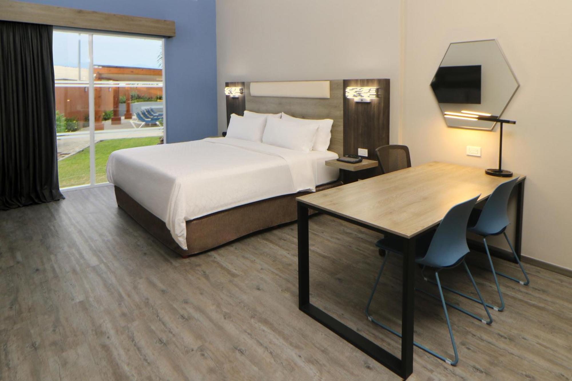 Express By Ihg Hotel 4*
