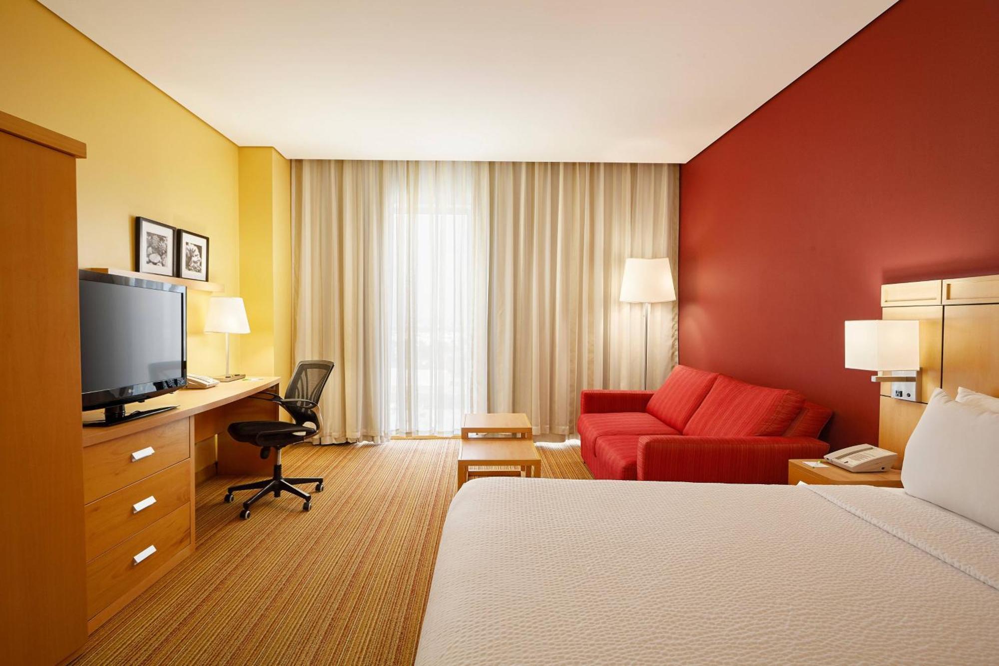 Hotel Courtyard By Marriott At The Poliforum