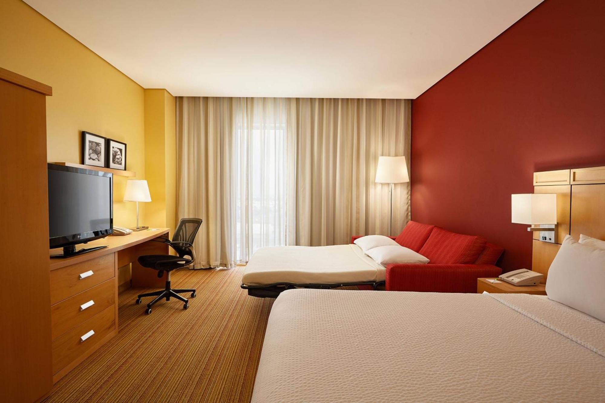 Hotel Courtyard By Marriott At The Poliforum 4*