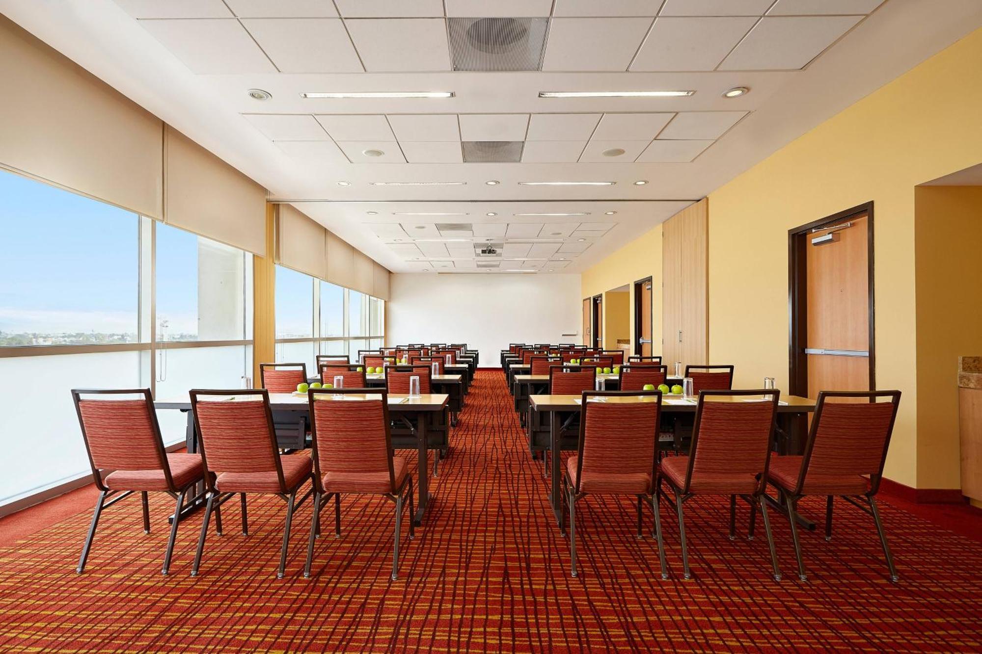 Courtyard By Marriott At The Poliforum Hotel Leon