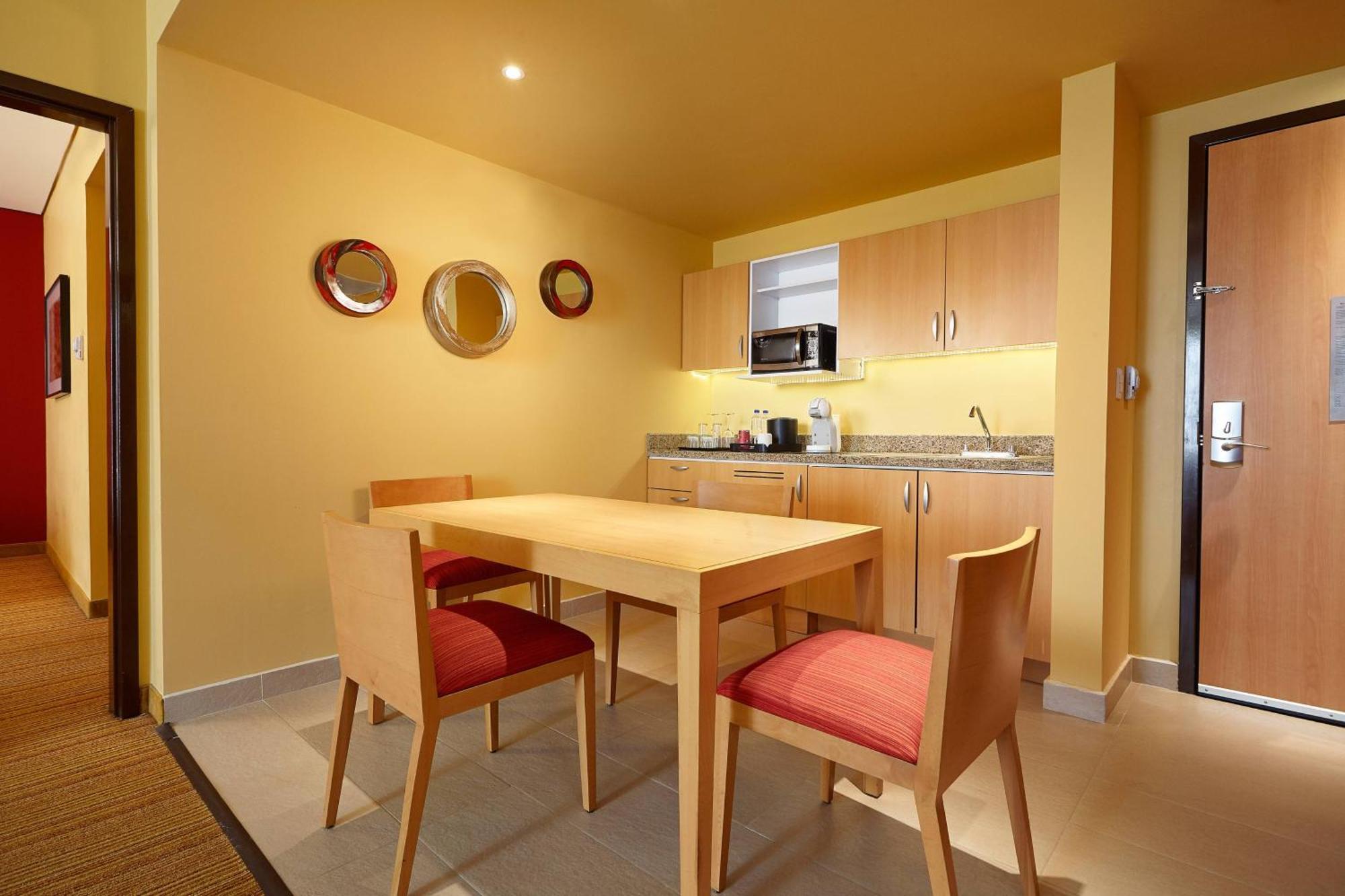 Courtyard By Marriott At The Poliforum Hotel 4*