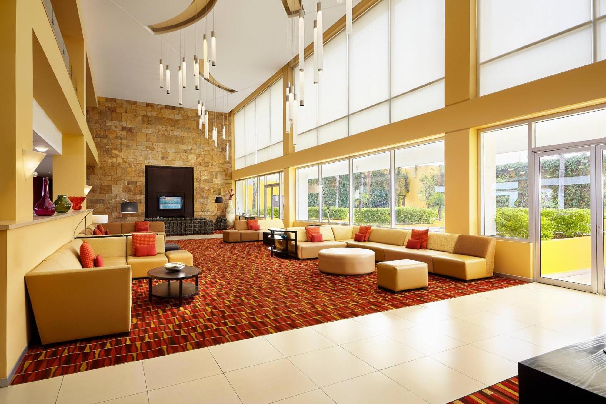 Hotel Courtyard By Marriott At The Poliforum Leon