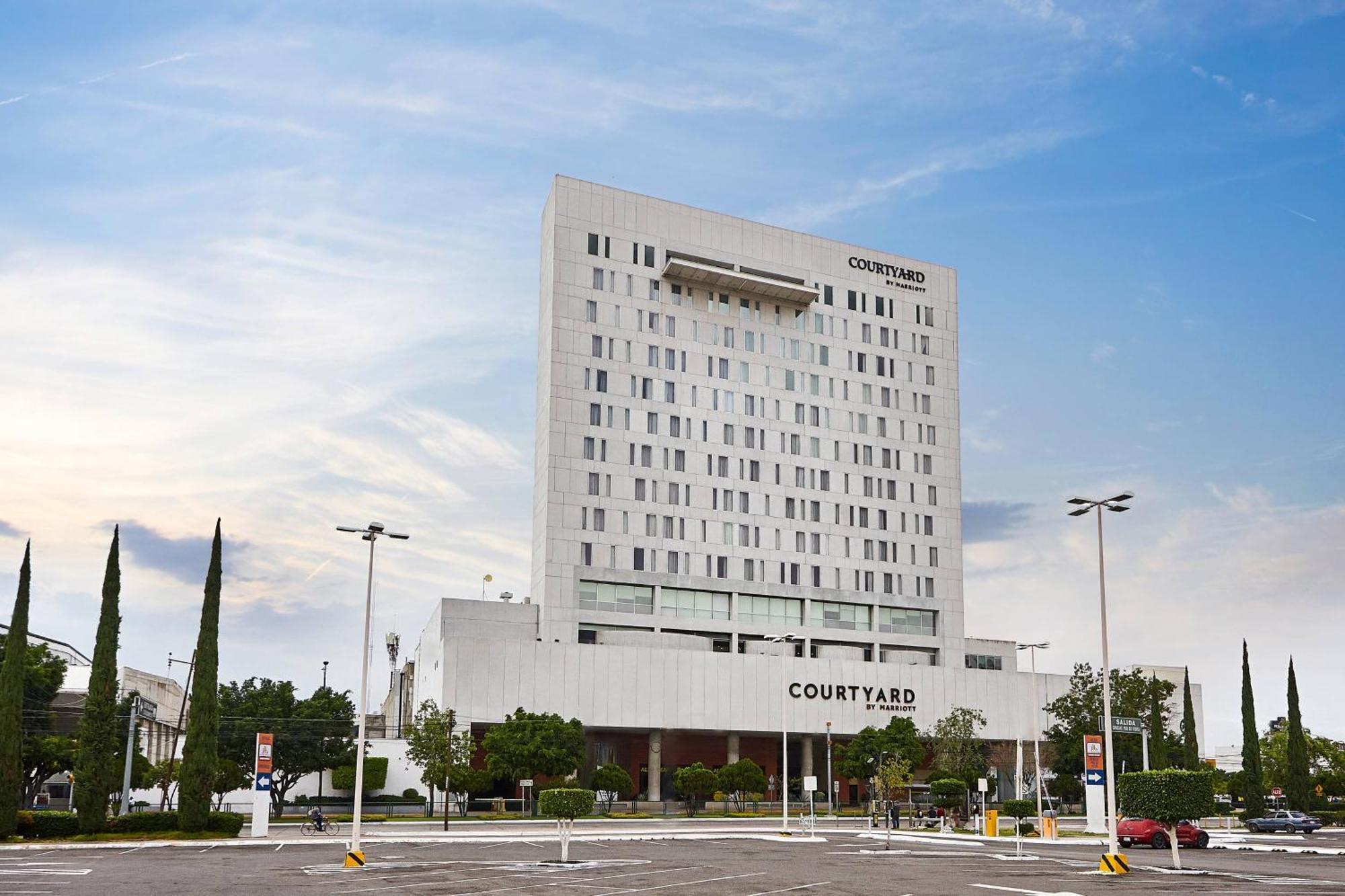 Courtyard By Marriott At The Poliforum 4* Leon