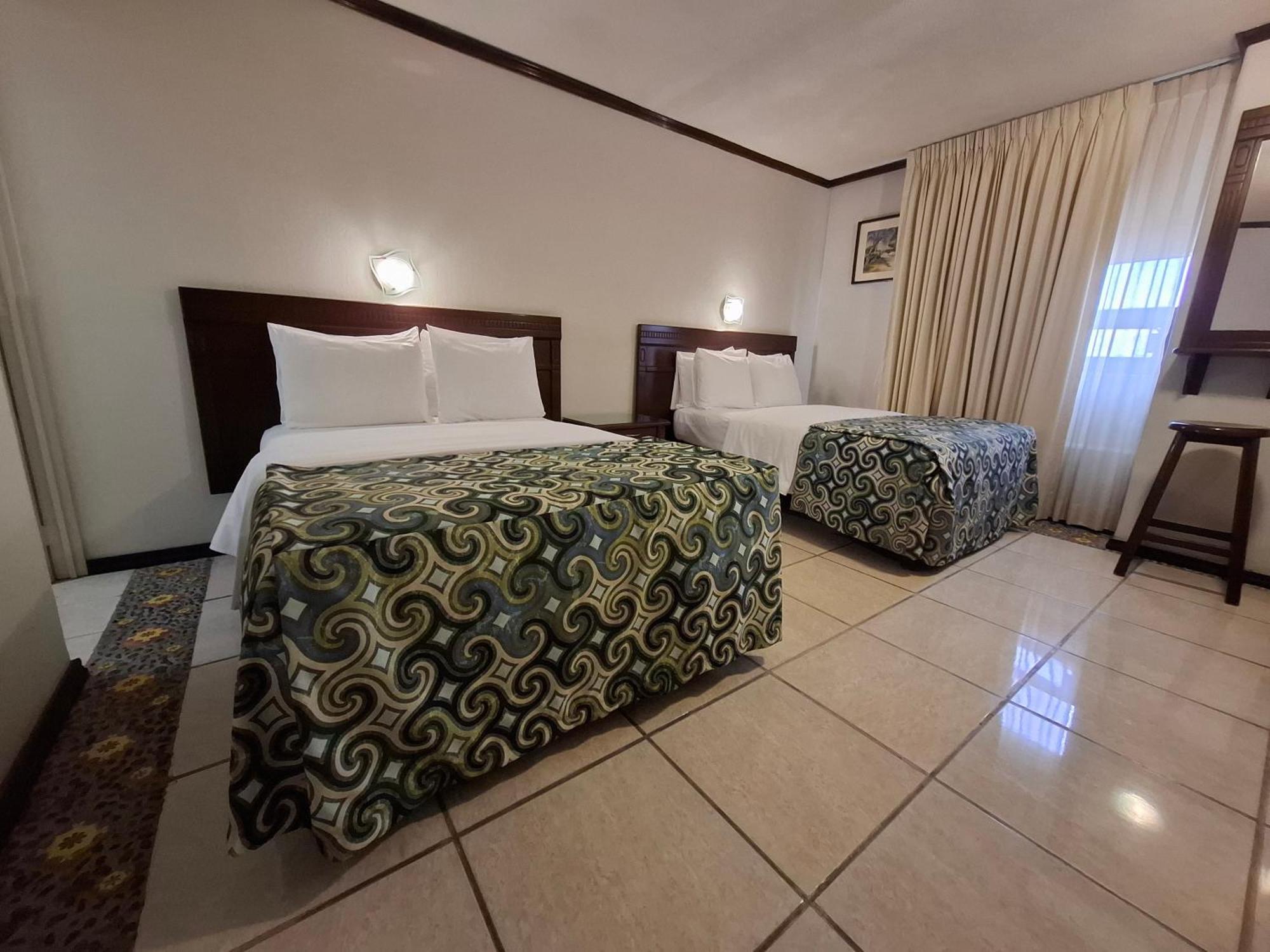 Aristos Hotel