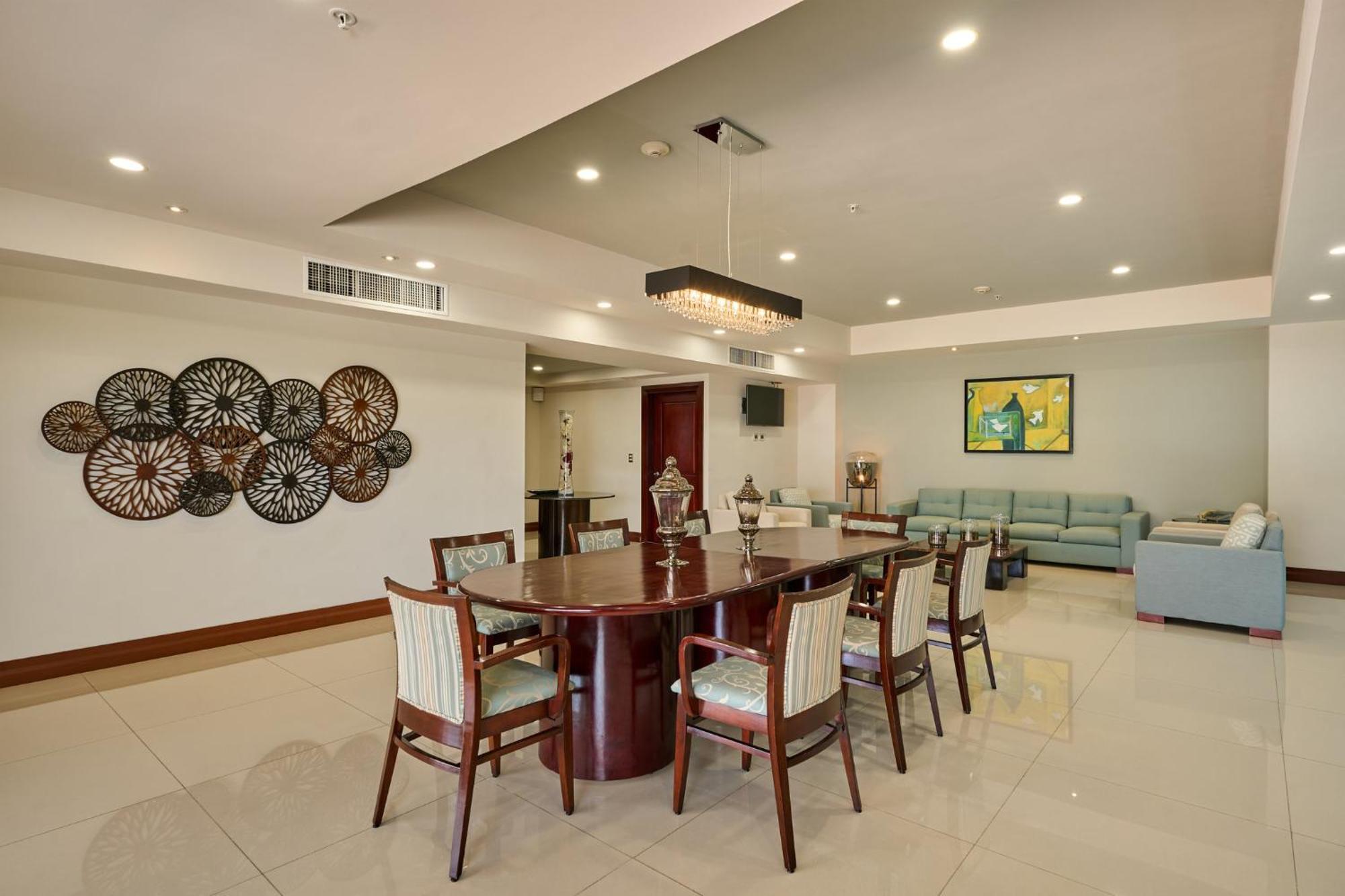 Hotel By Ihg 3*